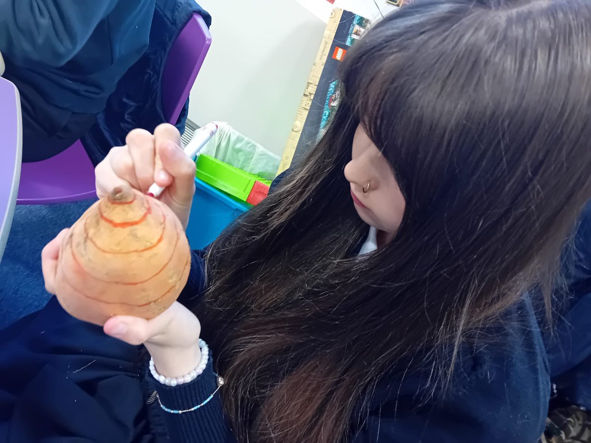 LHSInclusionST's tweet photo. Senior Duke of Edinburgh's Award candidates were today learning all about contour lines for their overnight expedition route planning. What better way to bring alive their maps than sketching contours on sweet potatoes?🍠 @LesmahagowHigh #LHSTogether https://t.co/juGhyBZRh4