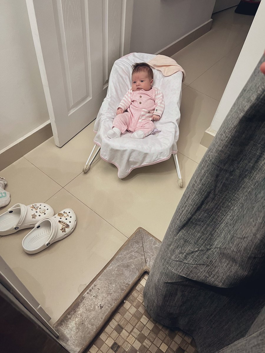 PauSamartin's tweet photo. Crónicas de maternidad 🧟‍♀️💕 https://t.co/vMw4uMQWjp