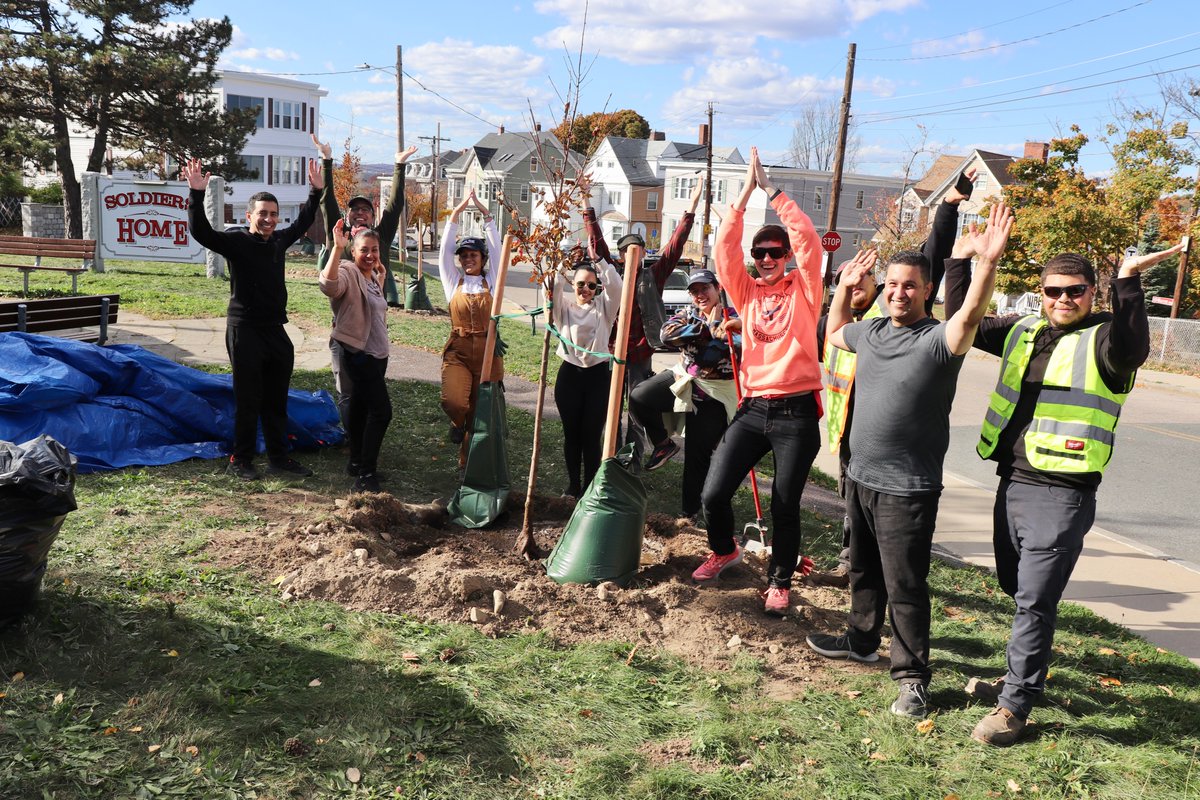 MysticMyRWA's tweet image. Say trees! Resident Tree Ambassadors helped plant five new trees at Malone Park in Chelsea this past Saturday🌳🌳🌳🌳🌳

TY @Trees_Boston @ChelseaGov_MA @GreenRootsEJ @RepPressley #USForestService #RosettaLanguages !!