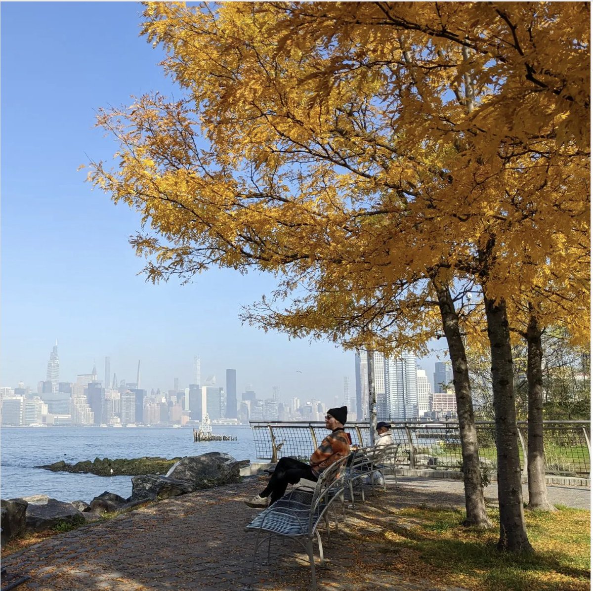Need to clear your head during a busy work day? Take a stroll through Bushwick Inlet Park, the Greenpoint-Williamsburg waterfront park that overlooks the East River, right across the street from 25 Kent and enjoy the crisp fall weather. 🍂 

📸 : lostinthebigcity