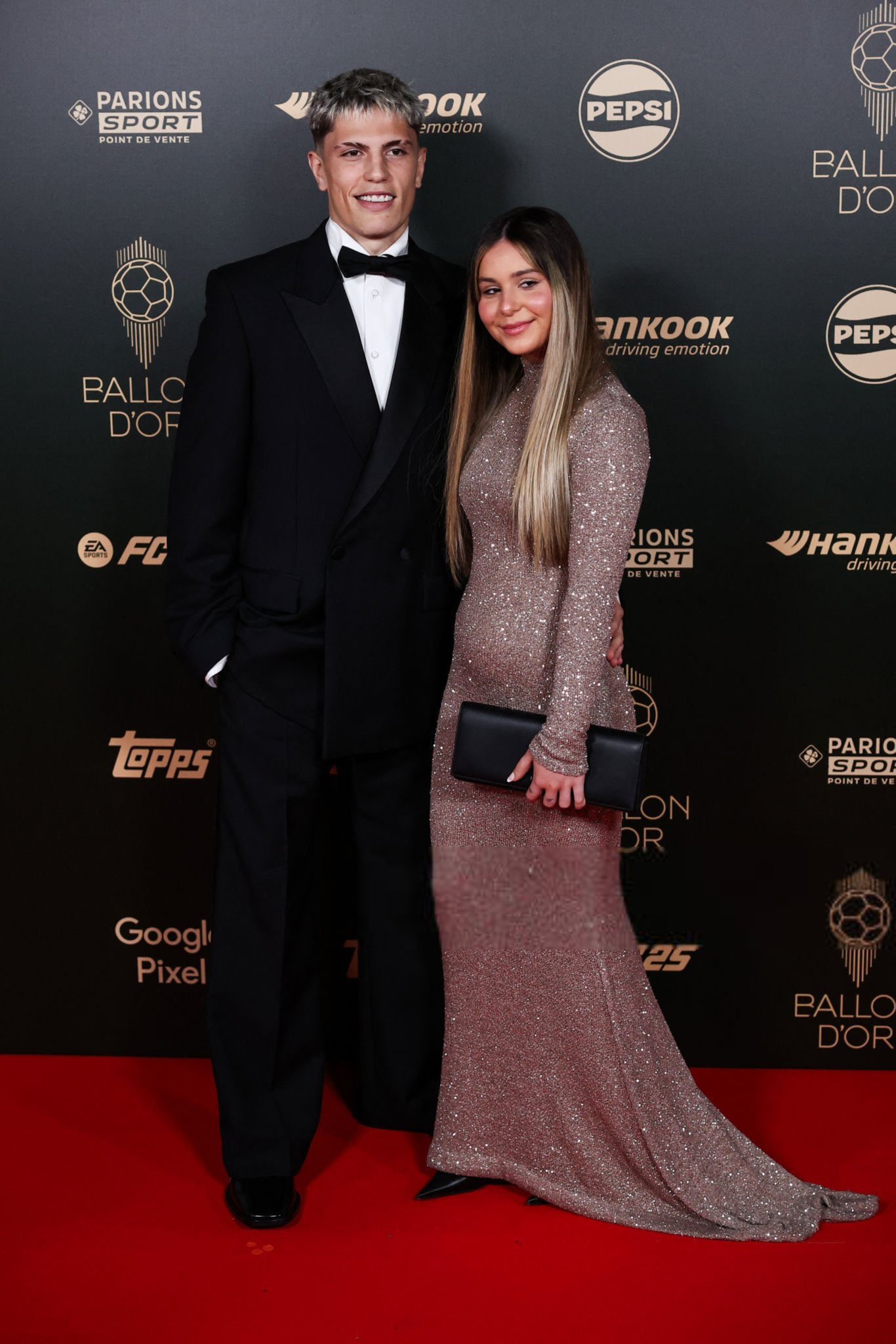 Man United star Alejandro Garnacho and wife Eva García look stylish(04)