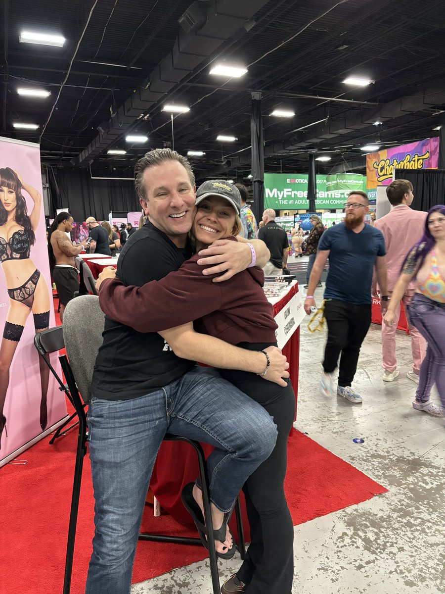 msmariesummers's tweet photo. I had so much fun meeting you guys and thank you so much for inviting me to trivia❤️🙏🌹
@lexilunaxoxo
@AdultBrandMgmt
#nextdoor #bostonfemalemodel #femalebostonmodel #bostonmodel #mssummers #msmarie #msmariesummers #mariesselfies #mariemodeling #mariesummers #marietalk https://t.co/y1bcd2Zz4M