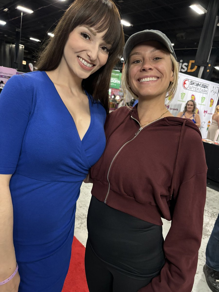 msmariesummers's tweet photo. I had so much fun meeting you guys and thank you so much for inviting me to trivia❤️🙏🌹
@lexilunaxoxo
@AdultBrandMgmt
#nextdoor #bostonfemalemodel #femalebostonmodel #bostonmodel #mssummers #msmarie #msmariesummers #mariesselfies #mariemodeling #mariesummers #marietalk https://t.co/y1bcd2Zz4M