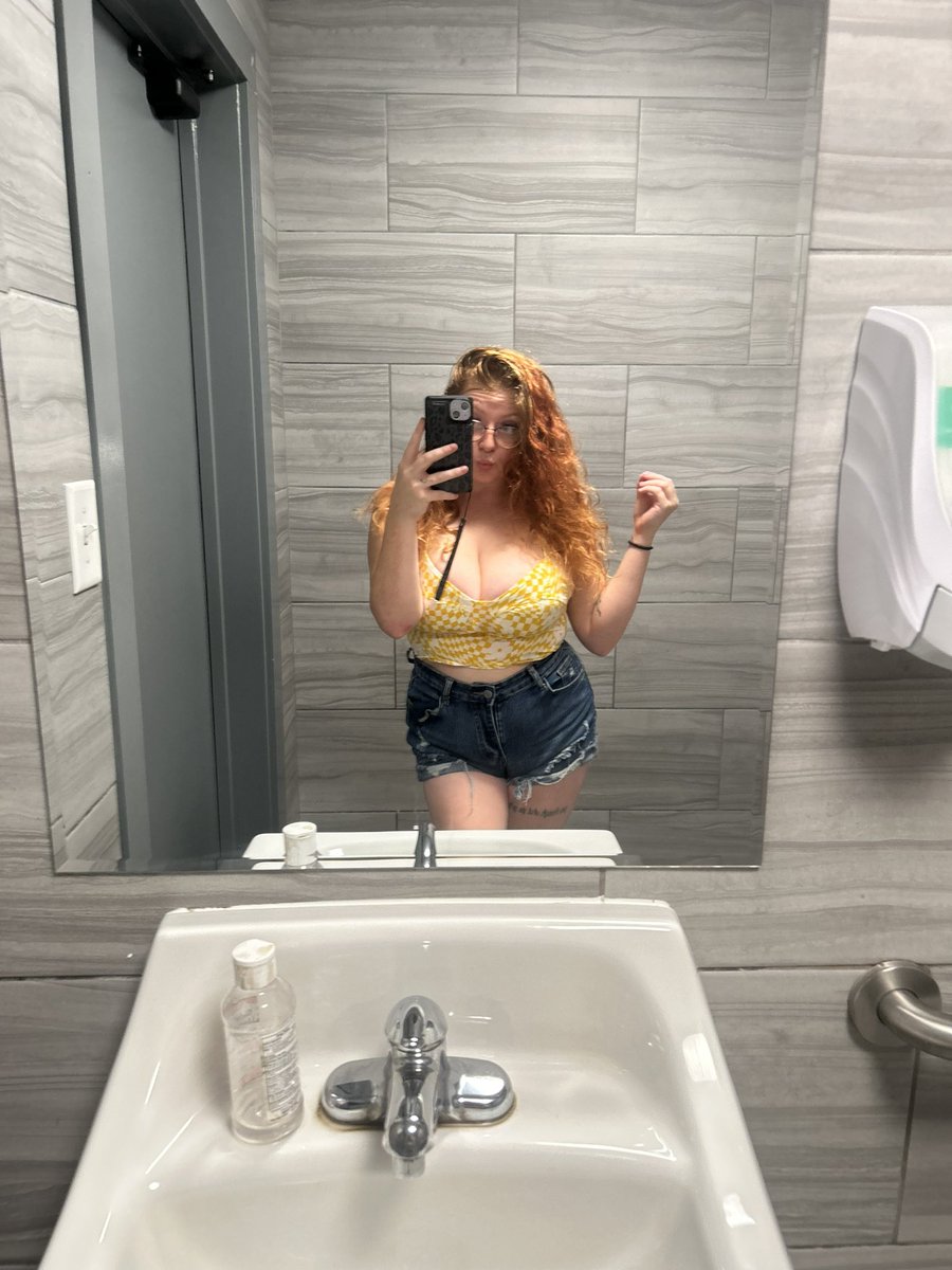 redheadmama423's tweet photo. Halloween specials being ran rn and a real 🌶️ collab coming soon🤪

https://t.co/AWF8824lZP https://t.co/k6r0ucyJEi