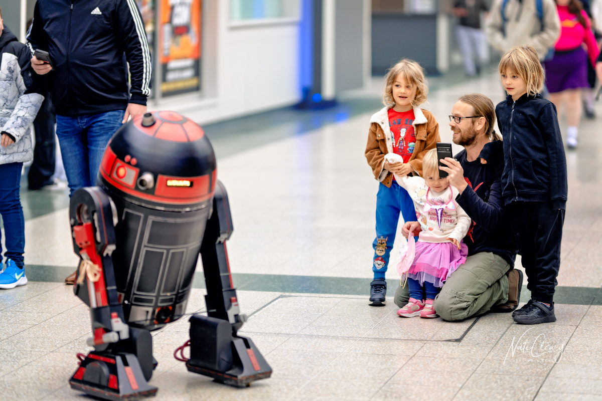 FFComicCon's tweet photo. Do you remember seeing your first Astro Droid in real life? 🥲
Photo by the wonderful @Nate_cleary
#acmecomiccon #comiccon #cosplayuk #forthefans https://t.co/lqUo9UlhEJ