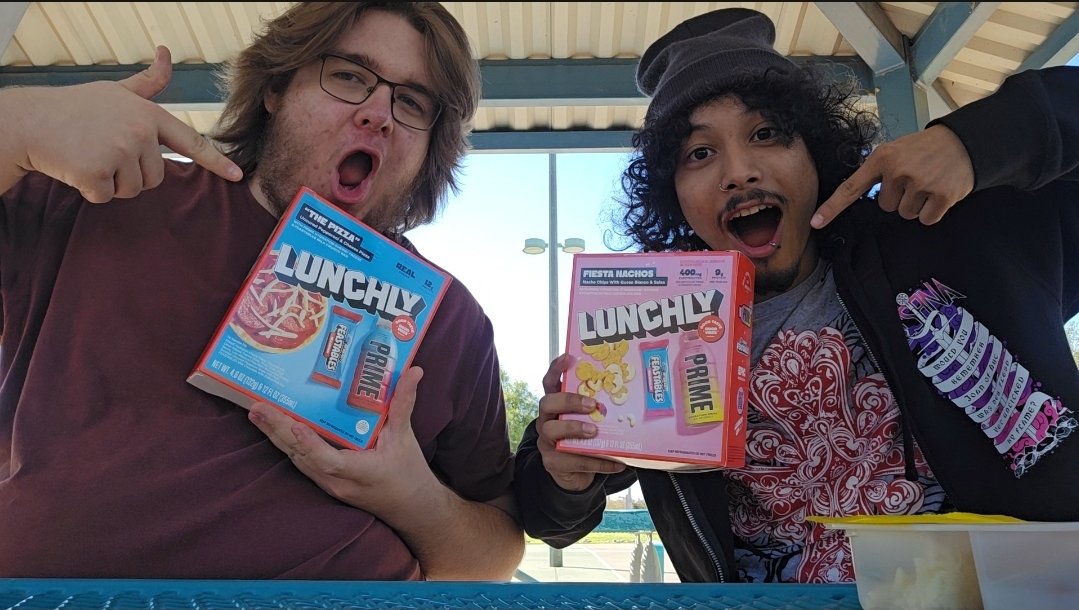 sleepyhead_2003's tweet photo. ARIZONA FOOD REVIEW: Lunchables/lunchly review ft. COHOST James #Lunchables #lunchly https://t.co/ApidufsAG6