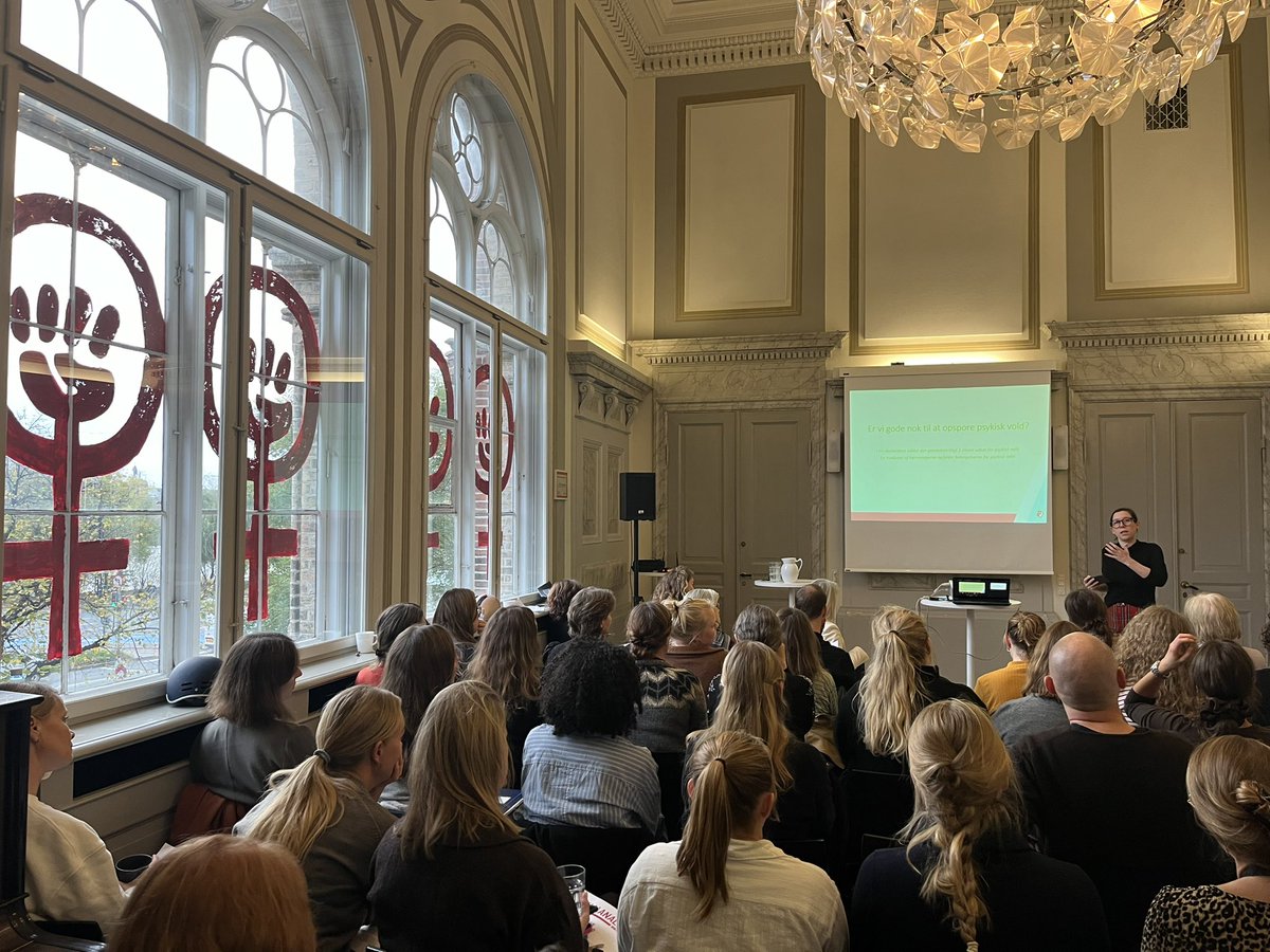 Kloge ord fra @DitteBrondum fra <a href="/Socialrdgiverne/">Dansk Socialrådgiverforening</a>: “Der er stigning i antallet af underretninger. Det er godt, for det giver socialrådgiverne indblik i, hvad der foregår. Nu er der behov for mere fokus på, hvad der sker efter, der underrettes”. <a href="/DannerDk/">Danner</a> er enig!