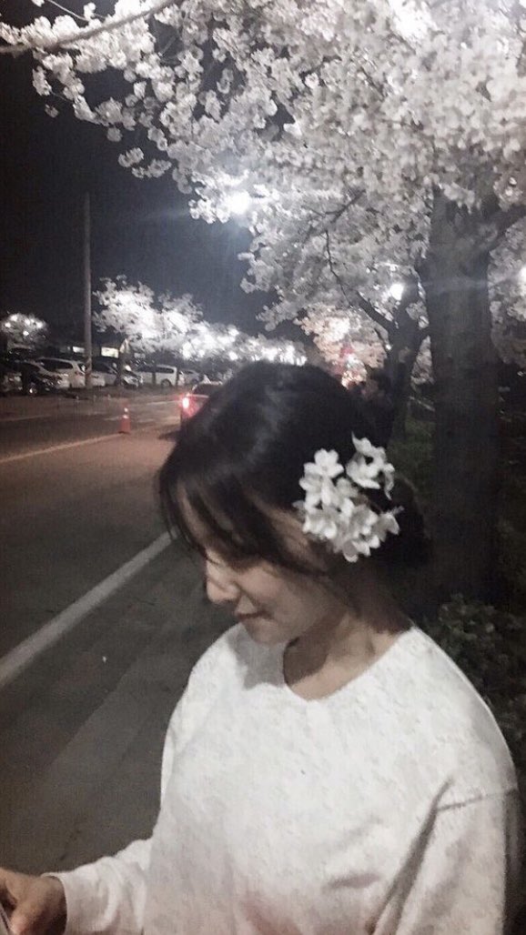 limmy7u's tweet photo. 𝐇𝐚𝐩𝐩𝐲 𝐁𝐢𝐫𝐭𝐡𝐝𝐚𝐲 𝐭𝐨 𝐋𝐢𝐦 𝐇𝐲𝐞 𝐲𝐨𝐮𝐧𝐠

가을을 품고 겨울을 맞이하며 태어난
임혜영 배우의 생일을 진심으로 축하합니다 … 🤍
태어나줘서,
존재해줘서,
팬들에게 좋은 기억을 선물해줘서
진심으로 감사드려요!!! https://t.co/D7FApw96UF