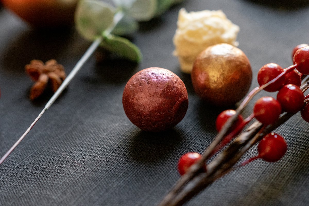 Our Christmas Carolmels are the perfect way to add a little sparkle to the festivities. Delicious salted caramel truffles covered in red and gold sparkle. 

Available online at houseofdorchester.com.