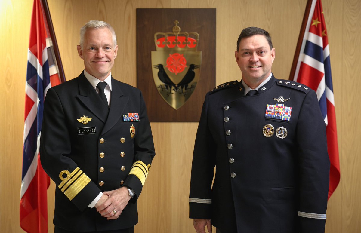 SpaceForceCSO's tweet photo. Great to see @Forsvaret_no’s Vice Adm. Stensønes, director of the Norwegian Intelligence Service, to discuss ways to strengthen space cooperation. The @SpaceForceDoD appreciates Norway's partnership in space security &amp; its leadership in the CSpO Initiative. 🇺🇸 🇳🇴  #PartnerToWin https://t.co/TX1xBU6LcO