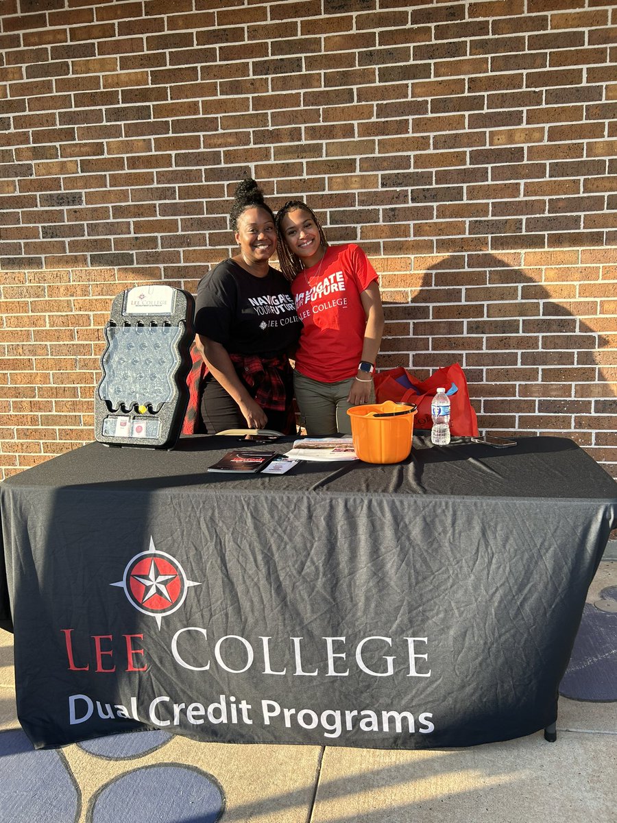 dmestrada_04's tweet photo. College &amp; Career Trunk or Treat event @RoyalwoodLions @SheldonISD  was a great success!! Thank you @uhdowntown , @SanJacCollege , @leecollege  for coming out and sharing our higher education knowledge with our students. https://t.co/ePyHTIGjm2