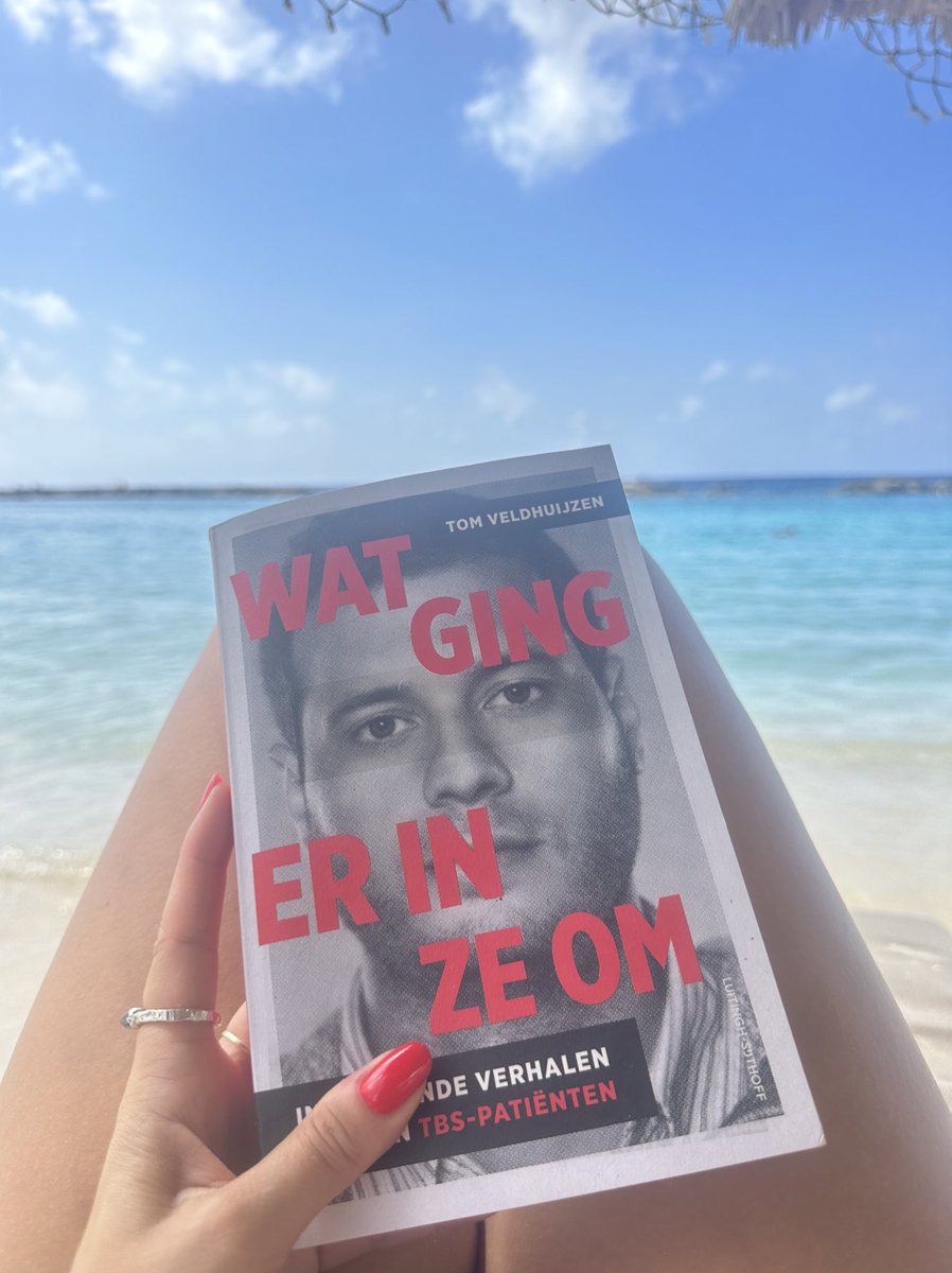 En aan het prachtige strand van Curaçao alle tijd om dit boek van <a href="/tomveldhuijzen/">Tom Veldhuijzen</a> te lezen: