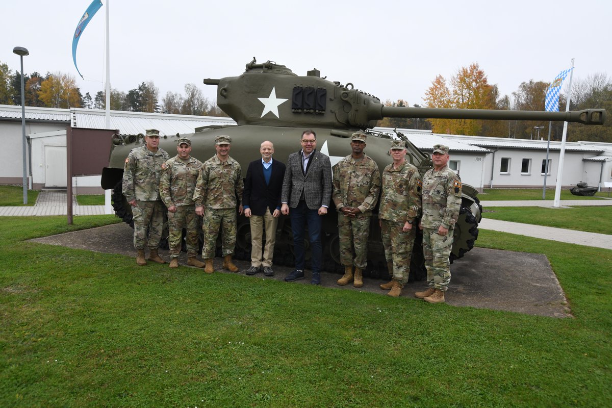 USArmyEURAF's tweet photo. Thanks for your time, Sir!

@7thATC's Leadership welcomed S.E. Oleksii Makeiev, Ambassador of Ukraine to Germany, last week, where he met w/ @USArmy Brig. Gen. Steven P. Carpenter, CG of #7thATC, CSM Paul M. Fedorisin and Mr. Alan Meltzer, U.S. Chargé d'Affaires, @usbotschaft https://t.co/dd4ZZRdvr4