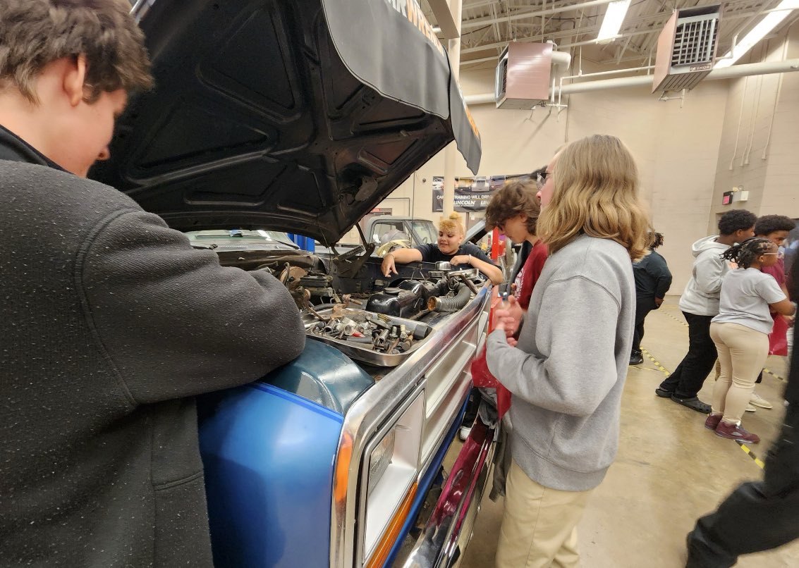 RoseHillRaiders's tweet photo. Scholars in 8th grade enjoyed a trip to visit Liberty and explore their CTE programs! #FutureCrusader #RaiderReady @TiffanyGreen08 @JMCSchools @JMCSSInnovation @suptking https://t.co/JUK6pWU3MO