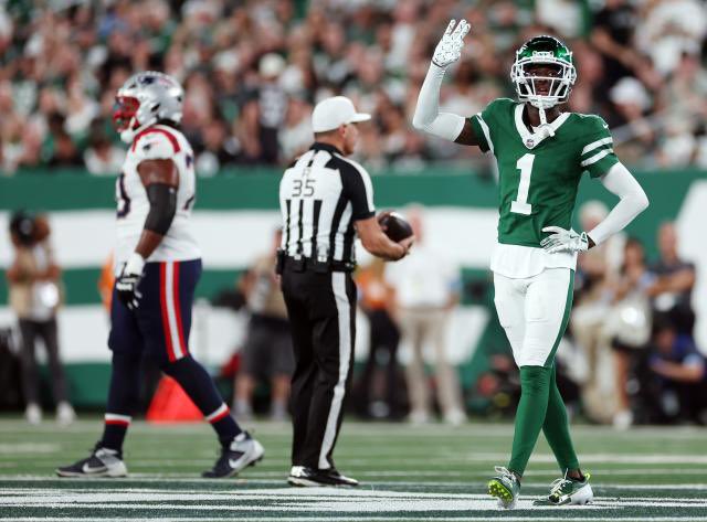 DiBonaNFL's tweet photo. Quinyon Mitchell in 2024: 18 receptions on 35 targets (51.4%) for 224 yards and zero touchdowns in 246 coverage snaps

Sauce Gardner in 2024: 16 receptions on 27 targets (59.2%) for 280 yards and one touchdown in 246 coverage snaps

(Stats according to @NextGenStats) 👀 https://t.co/upgfF61EgL