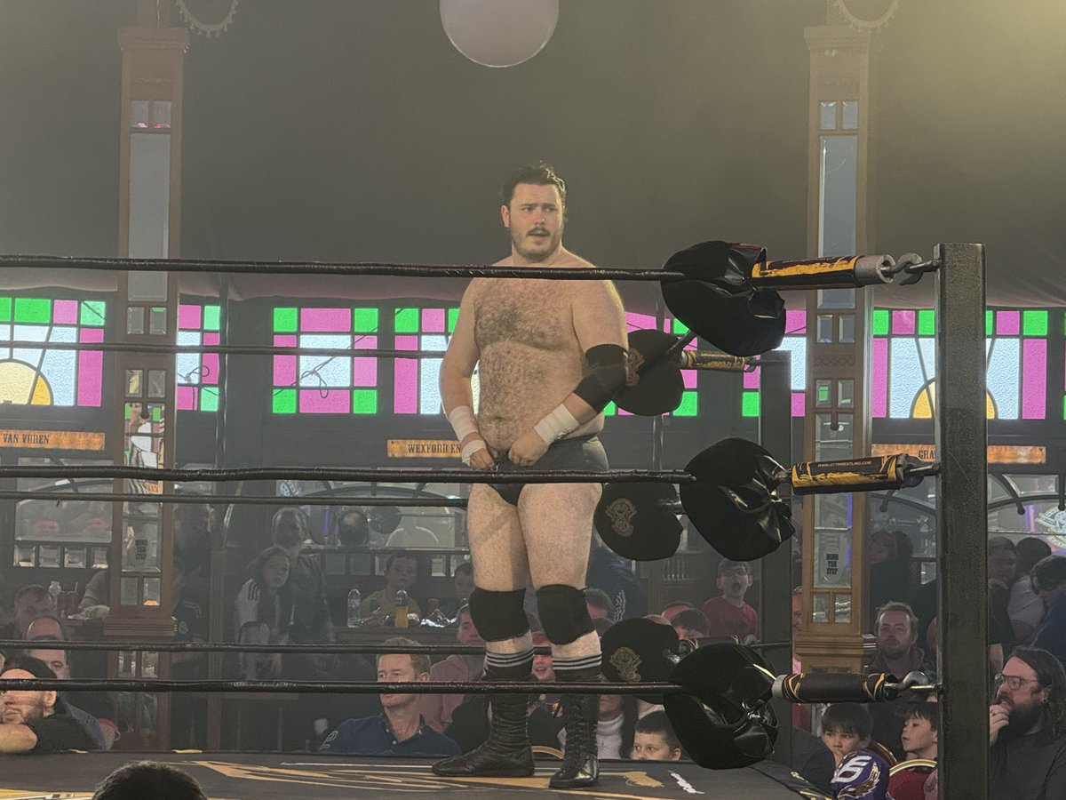 FrontRowCB's tweet image. Match 3 
Conn Kelly accompanied by Luke Frehill vs Big Boots Murphy
@ConntKelly @frehillpw @BOOTS_Murphy