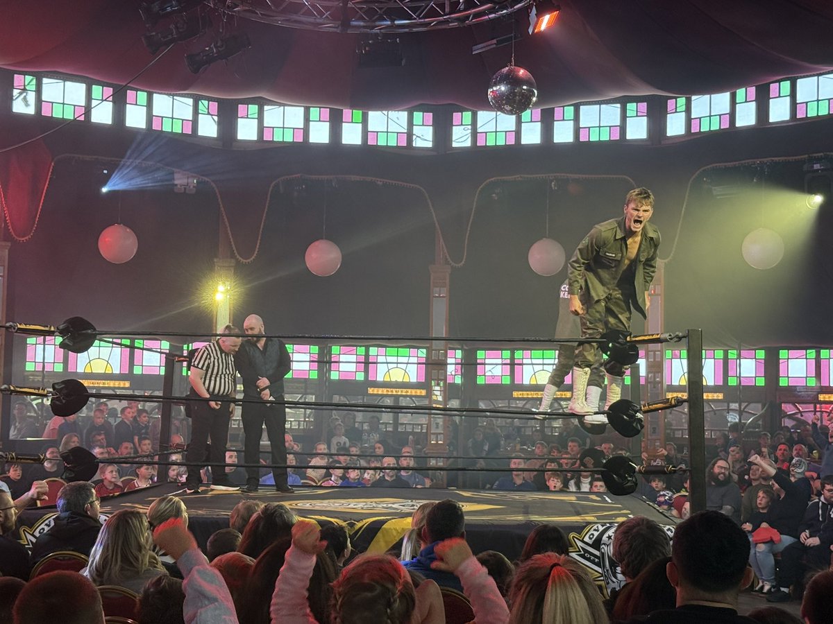 FrontRowCB's tweet image. Match 3 
Conn Kelly accompanied by Luke Frehill vs Big Boots Murphy
@ConntKelly @frehillpw @BOOTS_Murphy