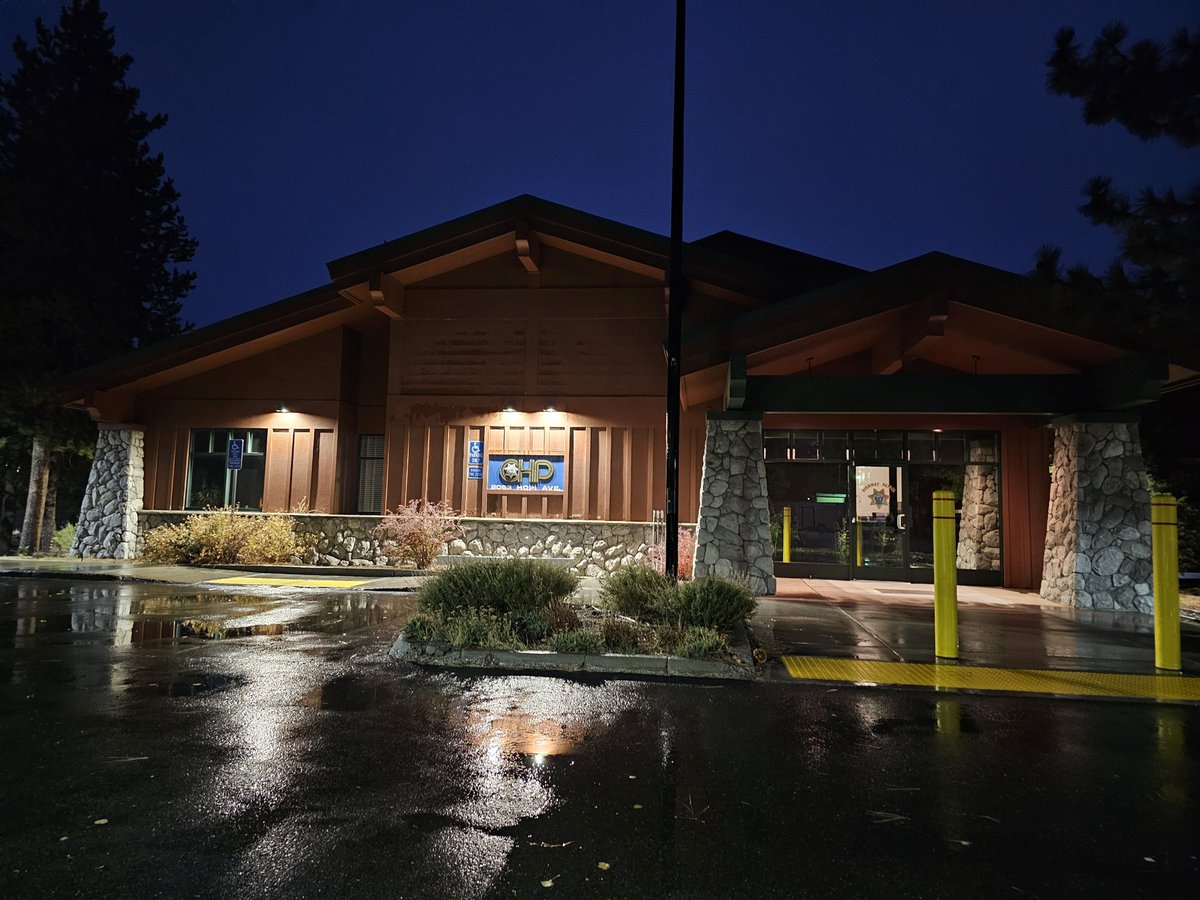 CHPSouthLake's tweet photo. Happy Monday!!

We are waking up to a wet/snowy morning. No Chain Controls so far but definitely keep those speeds down and allow enough space between to &amp; the vehicle you are following for safe stopping.  #southlaketahoe #snow #rain #itswinter #signingintherain https://t.co/CIwvPLg2ls