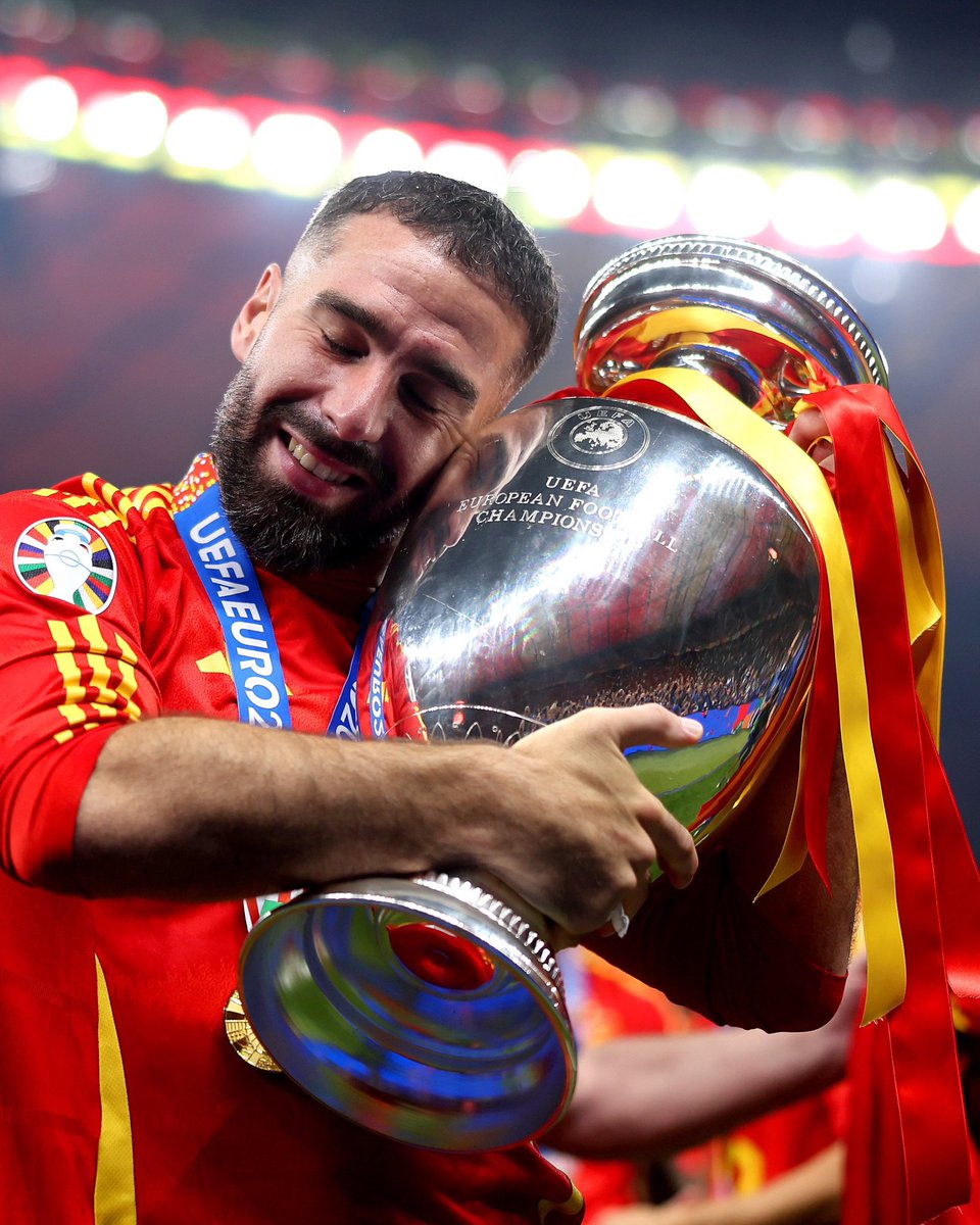 totalcristiano's tweet image. La Liga winner, Champions League winner who scored in the final and named MOTM and EURO winner. 

If it’s really all about CLUB + NATION. 😂