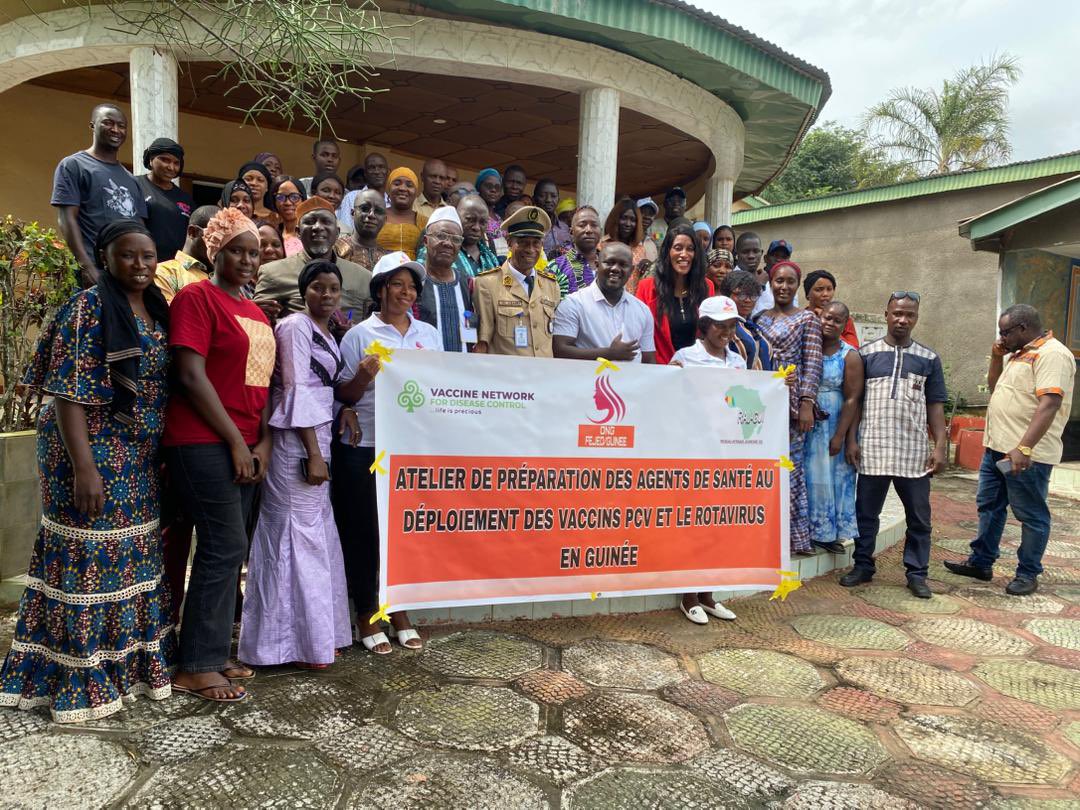 🇬🇳 𝐑𝐀𝐉𝐆𝐔𝐈 || 𝐅𝐄𝐉𝐄𝐃

Ce matin du 28 octobre 2024 , le 𝐑𝐀𝐉-𝐆𝐔𝐈, en consortium avec 𝐥'𝐎𝐍𝐆 𝐅𝐄𝐉𝐄𝐃, ont procédé au lancement de l'atelier de préparation des agents de santé au déploiement des vaccins 𝐏𝐂𝐕 et 𝐑𝐎𝐓𝐀𝐕𝐈𝐑𝐔𝐒 en Guinée.