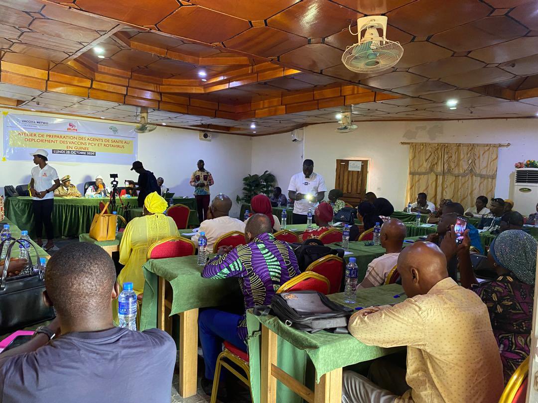 RAJGUI's tweet photo. 🇬🇳 𝐑𝐀𝐉𝐆𝐔𝐈 || 𝐅𝐄𝐉𝐄𝐃

Ce matin du 28 octobre 2024 , le 𝐑𝐀𝐉-𝐆𝐔𝐈, en consortium avec 𝐥'𝐎𝐍𝐆 𝐅𝐄𝐉𝐄𝐃, ont procédé au lancement de l'atelier de préparation des agents de santé au déploiement des vaccins 𝐏𝐂𝐕 et 𝐑𝐎𝐓𝐀𝐕𝐈𝐑𝐔𝐒 en Guinée. https://t.co/lv3uslqknk