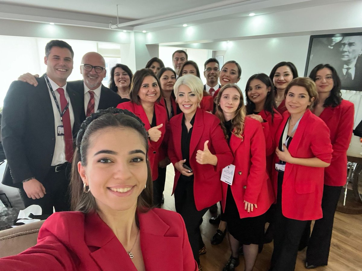 Cumhuriyet öğretmenleri olarak, Başöğretmenimiz Gazi Mustafa Kemal Atatürk’ün izinde durmadan yürüyoruz.🇹🇷🇹🇷🇹🇷🇹🇷<a href="/FatihBilfen/">Fatih Öztürk 🇹🇷</a>
