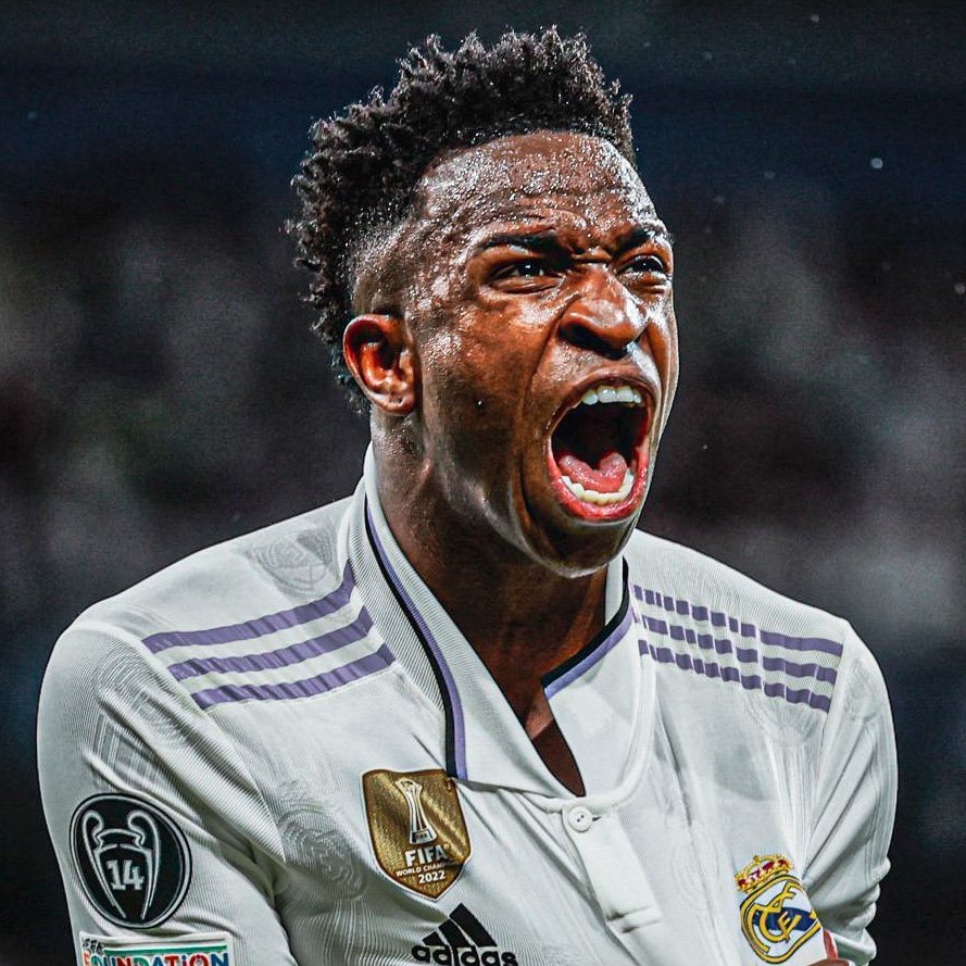 BlazquezFont's tweet image. Vinicius Júnior ha pasado de presumir y de burlarse de Gavi durante el Clásico a disfrutar del momento en el que Rodri recibirá el Balón de Oro. El fútbol, como la vida, da muchas vueltas. Tremendo baño de humildad para el jugador más egocéntrico del mundo. #BalondeOro