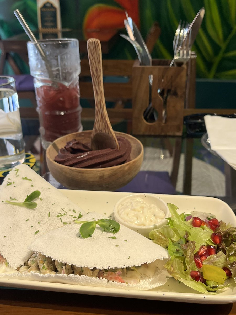🇧🇷 Yesterday’s lunch was excellent Brazilian food in Mumbai (açaí, pão de queijo, brigadeiro &amp; tapioca de frango).

🇵🇪 Today’s lunch was excellent Peruvian food in Goa (causa &amp; pastel de espinaca).

🇮🇳 Love that authentic South American cuisine is finally here in India! 🙂