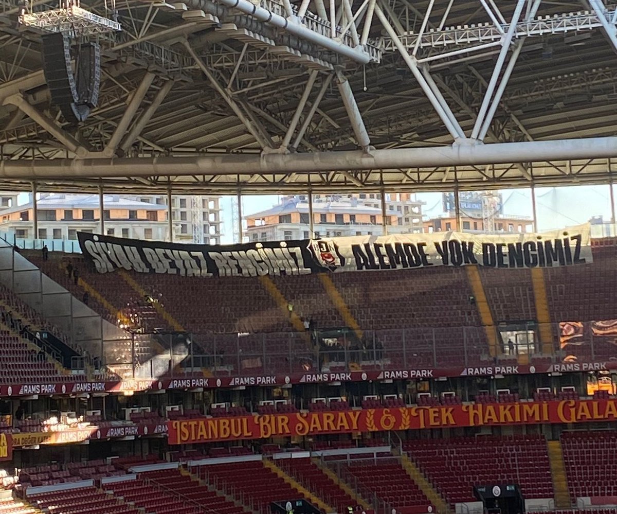 BesiktasOrdusu's tweet photo. 𝐒𝐈̇𝐘𝐀𝐇 𝐁𝐄𝐘𝐀𝐙 𝐑𝐄𝐍𝐆𝐈̇𝐌𝐈̇𝐙 𝐀𝐋𝐄𝐌𝐃𝐄 𝐘𝐎𝐊 𝐃𝐄𝐍𝐆𝐈̇𝐌𝐈̇𝐙 ! https://t.co/3j1rsFT1AW