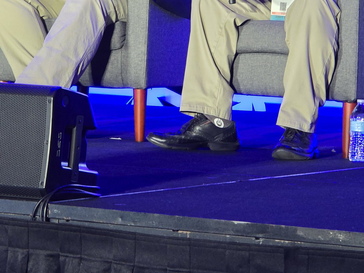 Keynote pro tip.  When you bring MSP's on stage, pick the ones wearing your apparel.   They'll probably speak well of you! Good job Danny.  #xchange <a href="/ThreatLocker/">ThreatLocker</a>