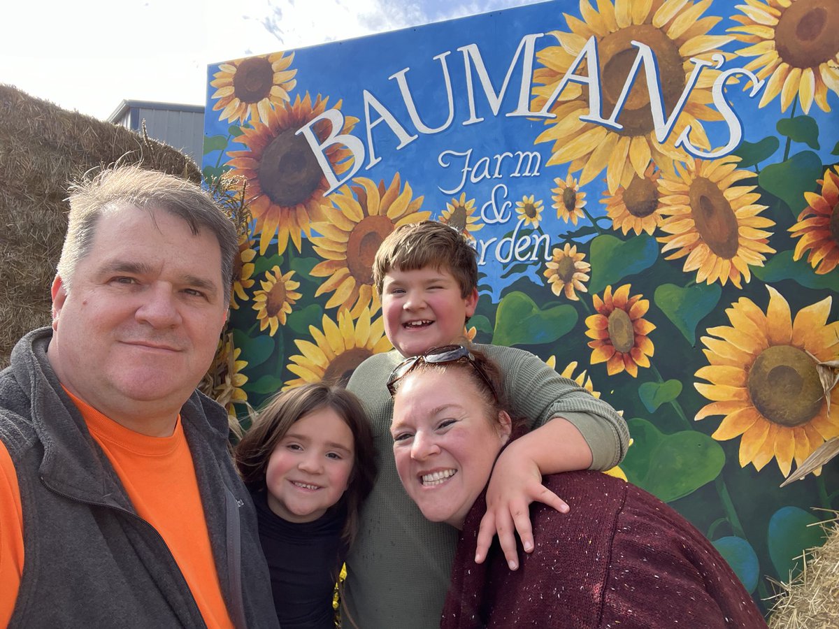 Tony_Larson's tweet photo. Fall on the farm! 🍁♥️🍁♥️ https://t.co/so6KsW0aMm