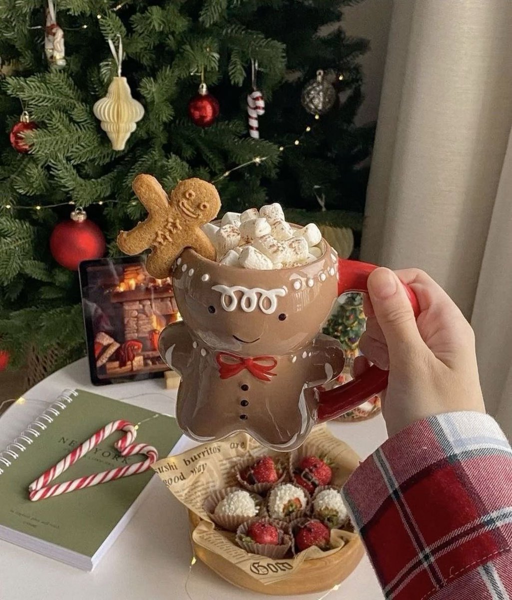 abarefootmomma's tweet photo. who is ready for Christmas to start on Friday?? https://t.co/7NLyry3Vt6