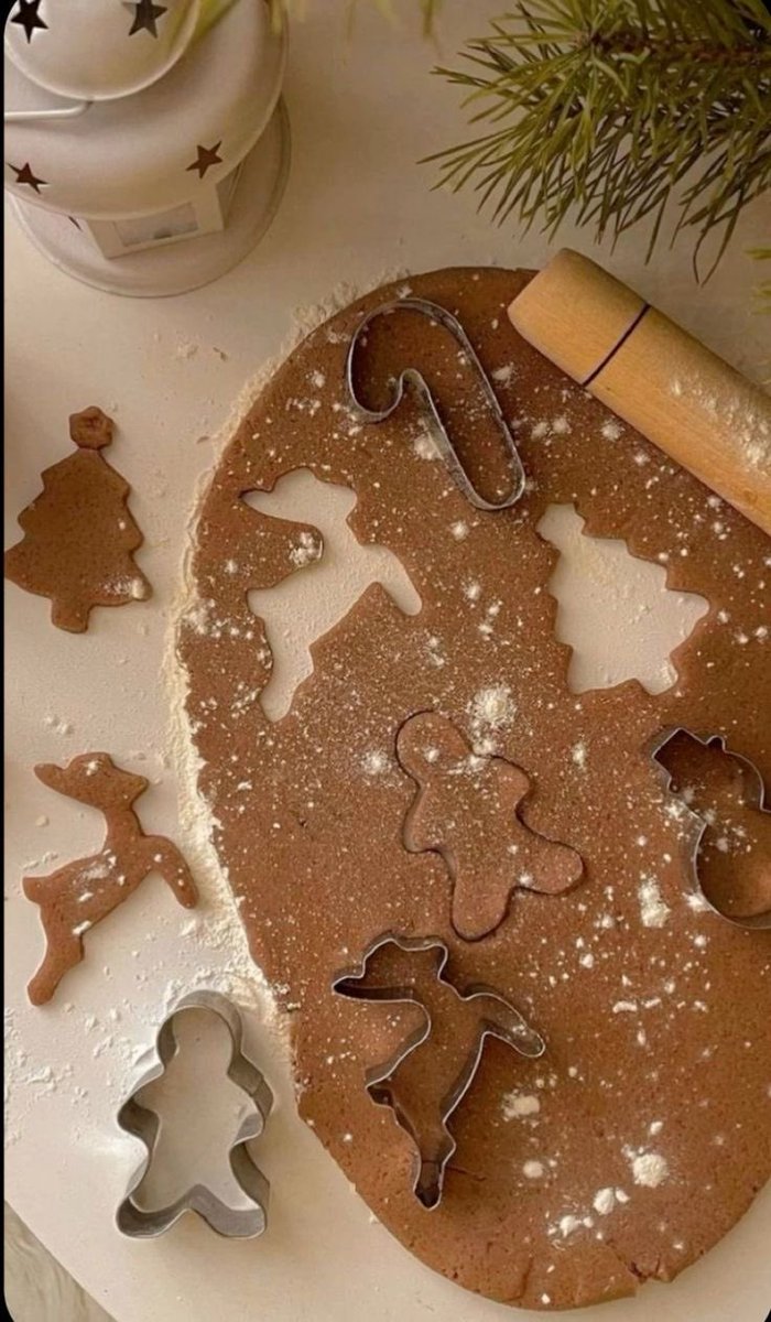 abarefootmomma's tweet photo. who is ready for Christmas to start on Friday?? https://t.co/7NLyry3Vt6