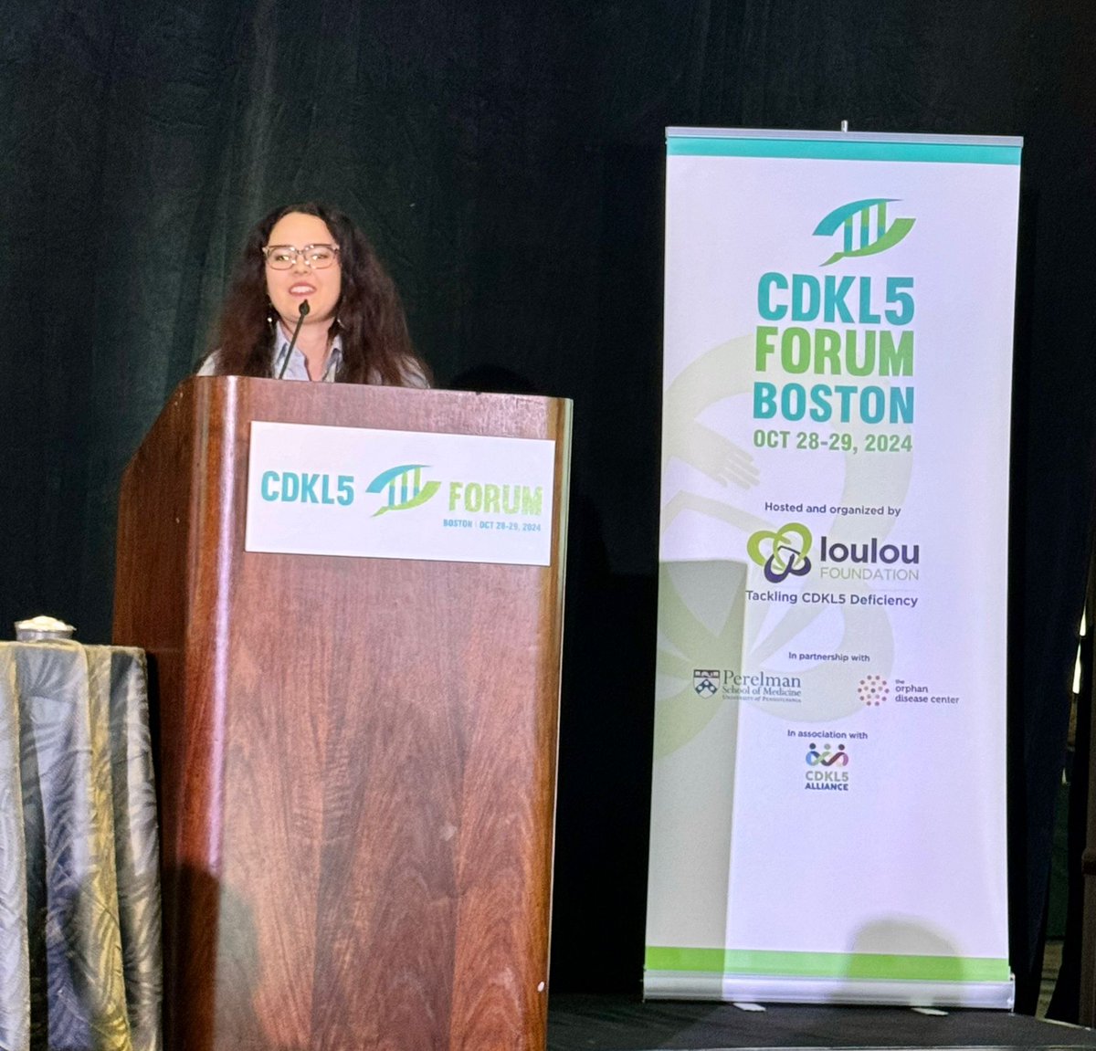 cdkl5spain's tweet photo. MªCarmen Martín del @CIPFciencia presenta en el #CDKL5Forum el modelo de #CDD en moscas que empezó hace unos años gracias a la #AACDKL5. Gran ejemplo de cómo el trabajo de la asociación puede tener un gran impacto internacional para toda la comunidad #CDKL5.
¡Movemos montañas! https://t.co/Nk1YUQvtKP