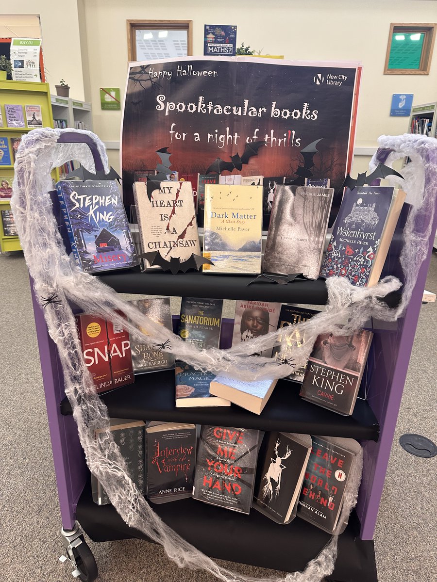 ncc_libraries's tweet photo. Things are getting #Spooky down in the #Library Come and pick a #Spooktacular book to read as the nights draw in. #Halloween  @NCCArdleigh_ @NCCEpping_  @NewCityCol  👻👻👻🎃🎃🎃 https://t.co/jWvM7TFpUf
