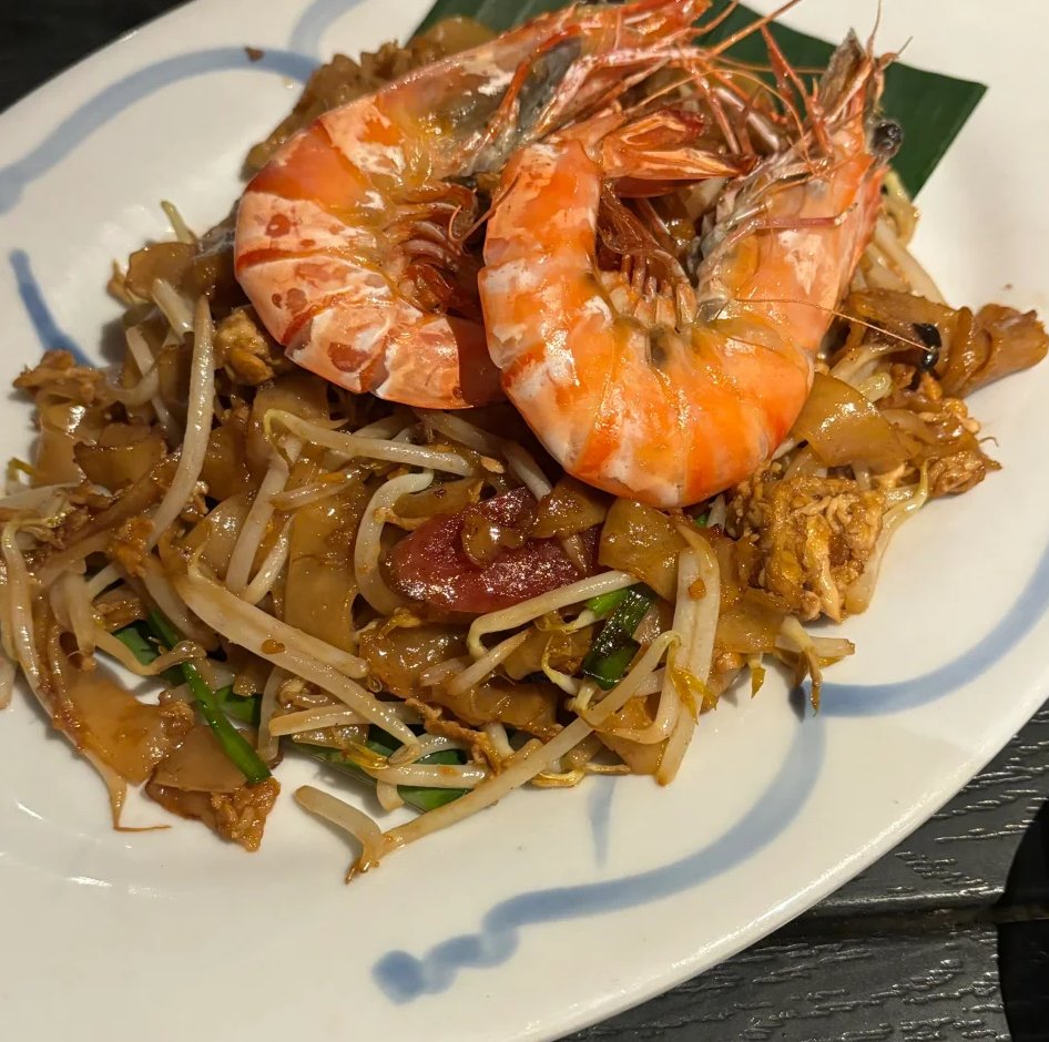 eightieth_'s tweet image. シンガポールの夜、お腹が空いたらラクサヌードルを食べるのが一番楽です。