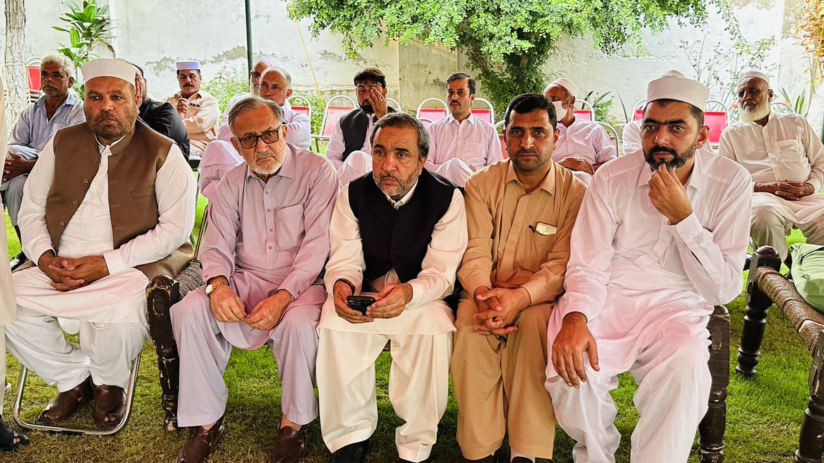HaiderHotiANP's tweet photo. مردان ، عوامی نیشنل پارٹی کے مرکزی رہنما امیر حیدر خان ہوتی کے ساتھ ضلعی صدر عمران ماندوری اور جنرل سیکرٹری فضل الرحمن بن یامین  ضلعی عہدہ دار و تمام تحصیلوں کے صدور وسیکرٹریز کا ملک اعجاز خان کے حجرے میں خصوصی اجلاس۔ https://t.co/6FzNUeeesT