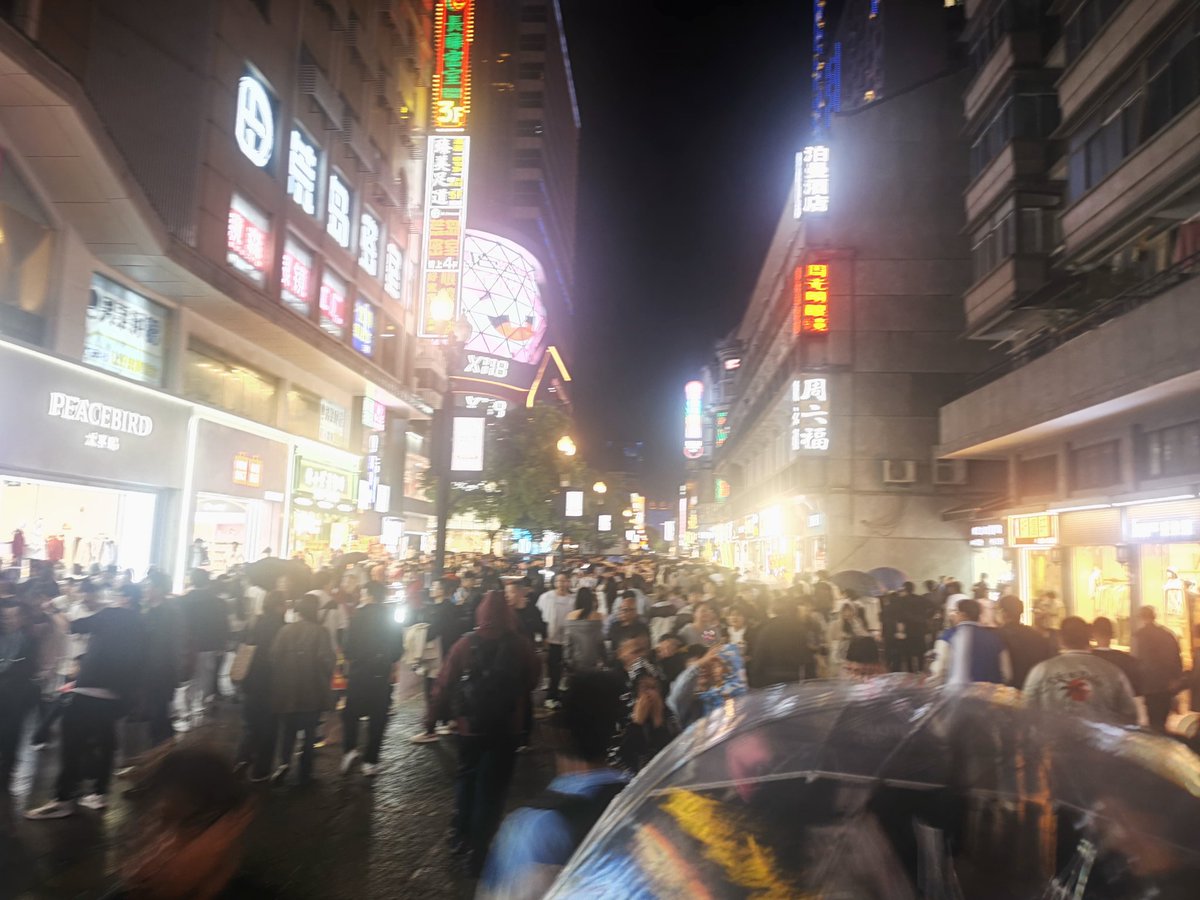 ljfssb's tweet photo. 太多人了😓😓 https://t.co/YWBsjHCc5q