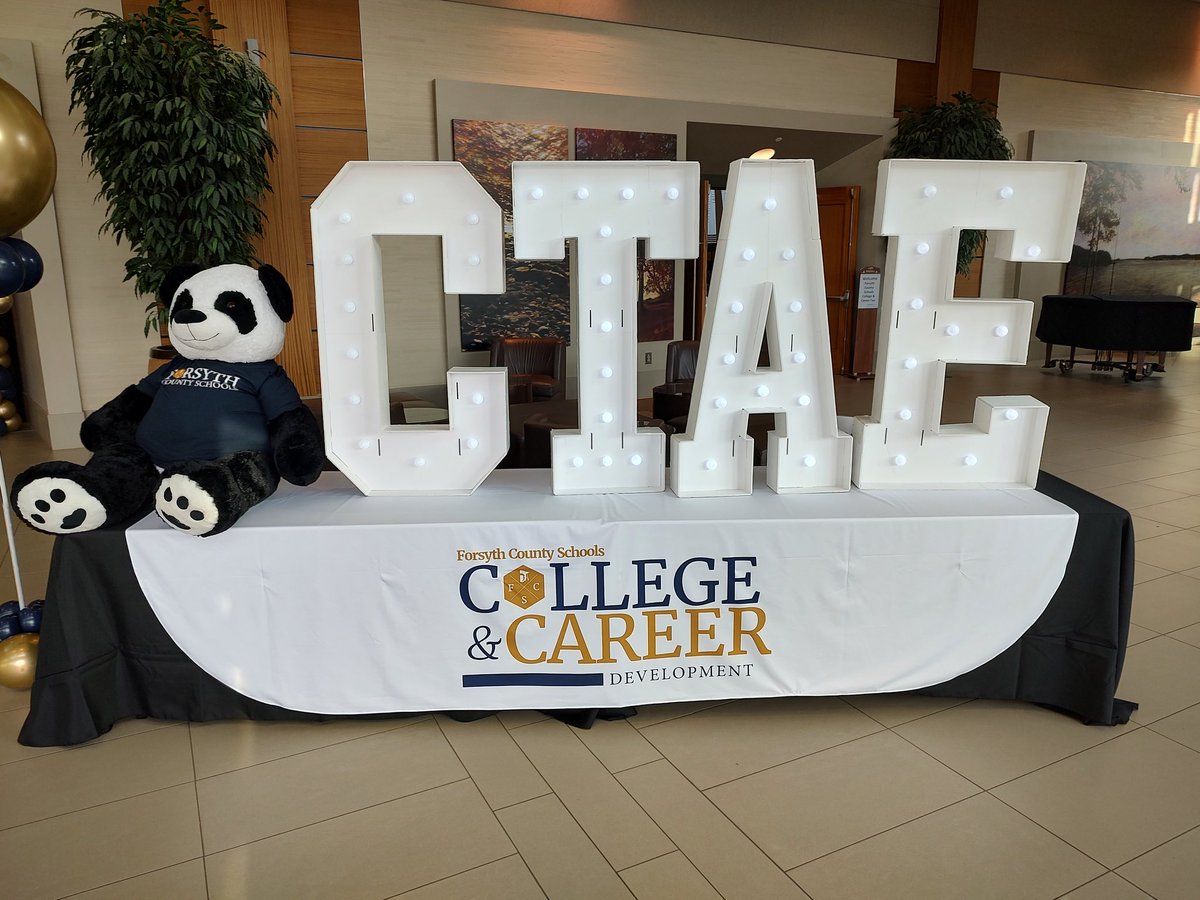 sofoturf's tweet image. Ready for day one at the @FCCollegeCareer Career Exploration &amp;amp; Pathway Discovery day. We're welcoming 8th graders from all across the southern half of the county and showcasing our program as a great career path opportunity.
#SouthStrong 
@SouthForsythHS
