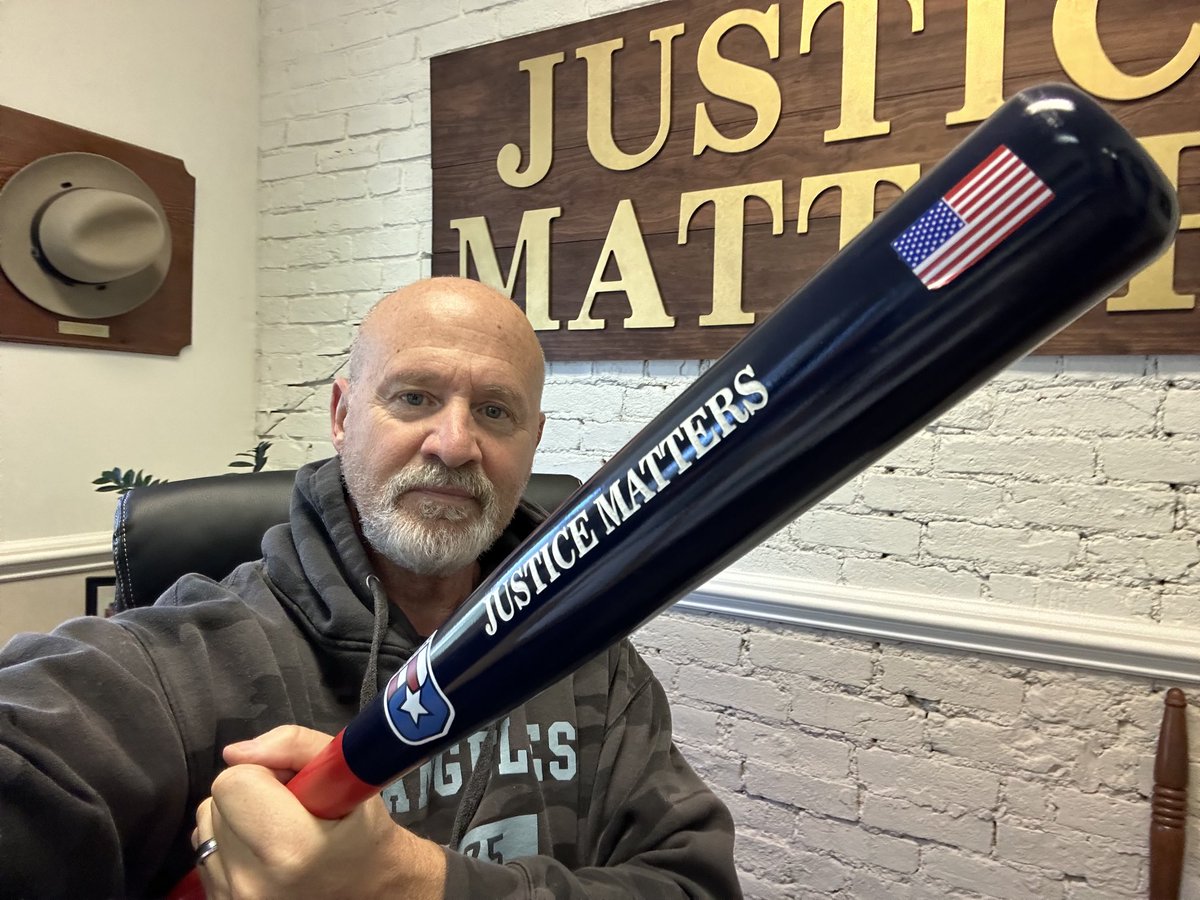 glennkirschner2's tweet image. It's time to knock it out of the park. Let's do this! #VOTE Harris/Walz and send the angry little aspiring-dictator back to the dugout to change into his court clothes. Because #JusticeMatters