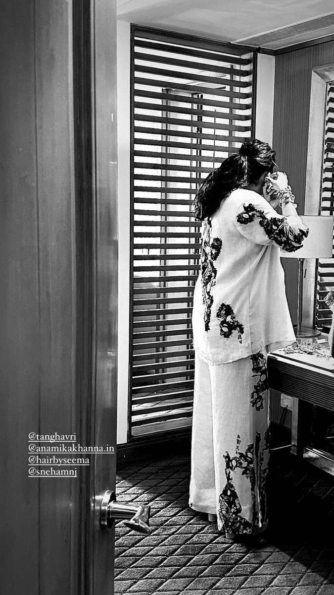 NayantharaLive's tweet photo. Looking forward to these pictures😃

Nayan has a great team talented girls now. (fashion stylist, makeup artist, hair stylist &amp; photographer/creative director) They all are so hardworking &amp; work well together as a team… 

#LadySuperStar #Nayanthara https://t.co/pqdov4J6A0