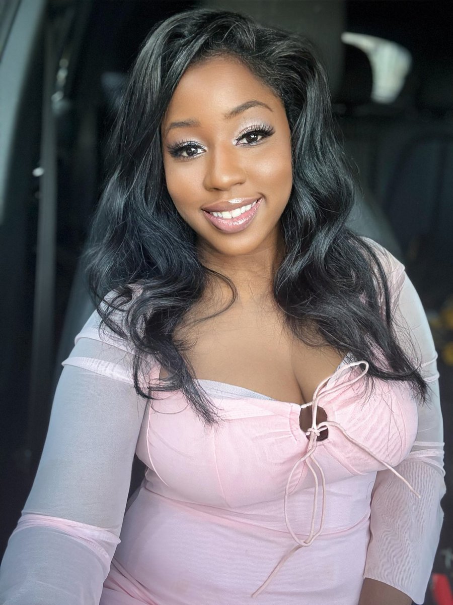 Headed to meet up with my business partners… enjoy all the hard work we put in 🎀🩷💗