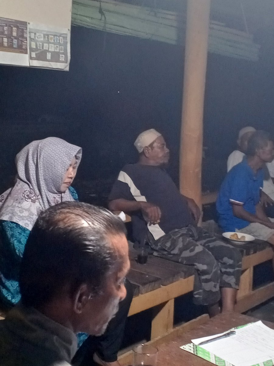 Sinhardjun's tweet photo. Rabu (16-10-2024) @Sinhardjun
Luhkan Kota Ternate menghadiri Rapat  Kelompok budidaya ikan "Berkah Lestari" Kel.  Kayu Merah Kec. Ternate Selatan,  dalam pembahasan Rencana Anggaran belanja alat dan Bahan KJA Laut #GiatLuhkanSatminkalAmbon #puslatluh #Luhlapor #Ternate https://t.co/67p8z7B6x7