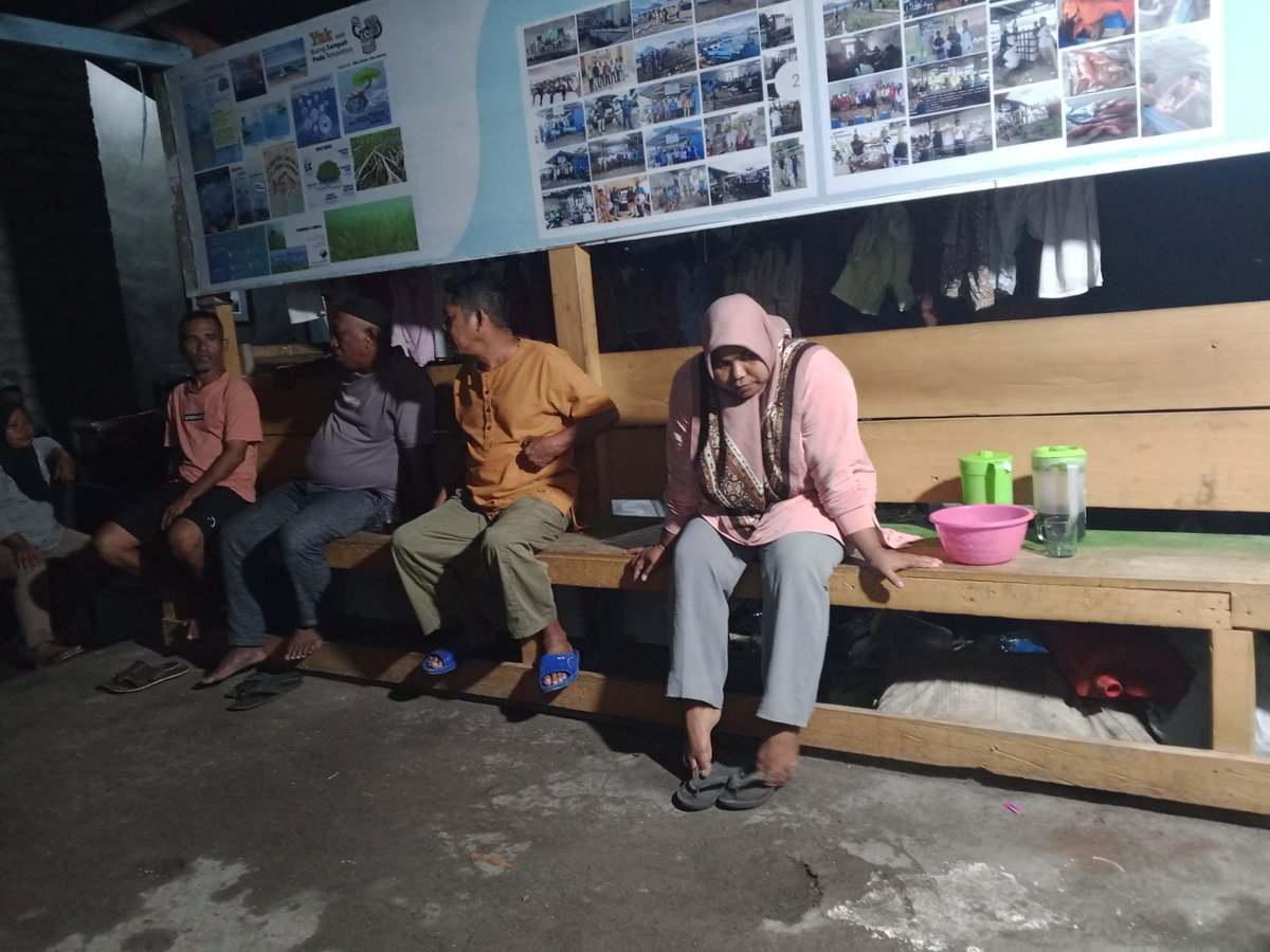 Sinhardjun's tweet photo. Rabu (16-10-2024) @Sinhardjun
Luhkan Kota Ternate menghadiri Rapat  Kelompok budidaya ikan "Berkah Lestari" Kel.  Kayu Merah Kec. Ternate Selatan,  dalam pembahasan Rencana Anggaran belanja alat dan Bahan KJA Laut #GiatLuhkanSatminkalAmbon #puslatluh #Luhlapor #Ternate https://t.co/67p8z7B6x7