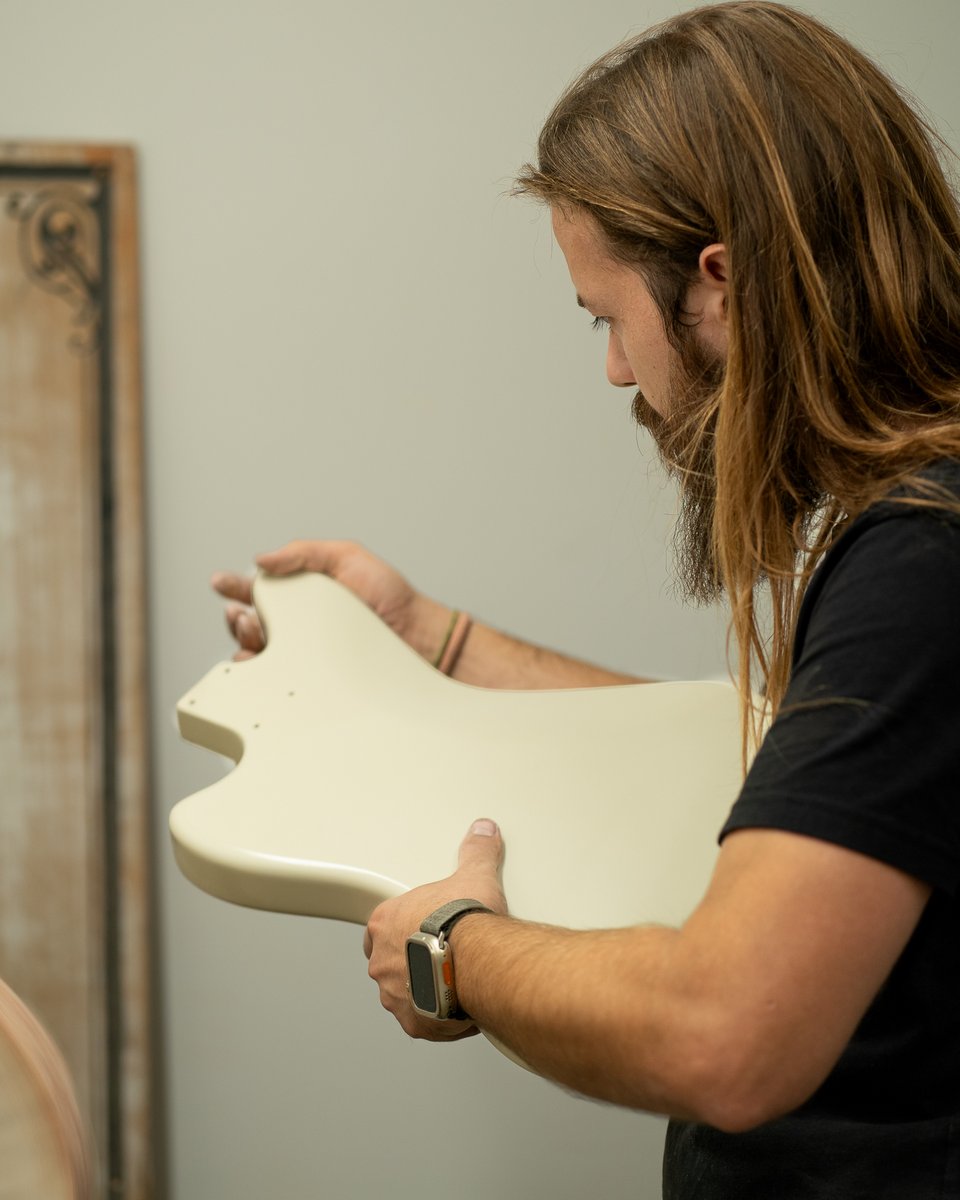 VeritasGuitars's tweet photo. New week, new projects in the shop! 🤘💥 What projects are you starting this week? Let us know below!

#intheshop #mondaymotivation #veritasguitars https://t.co/kNbjEri5wq