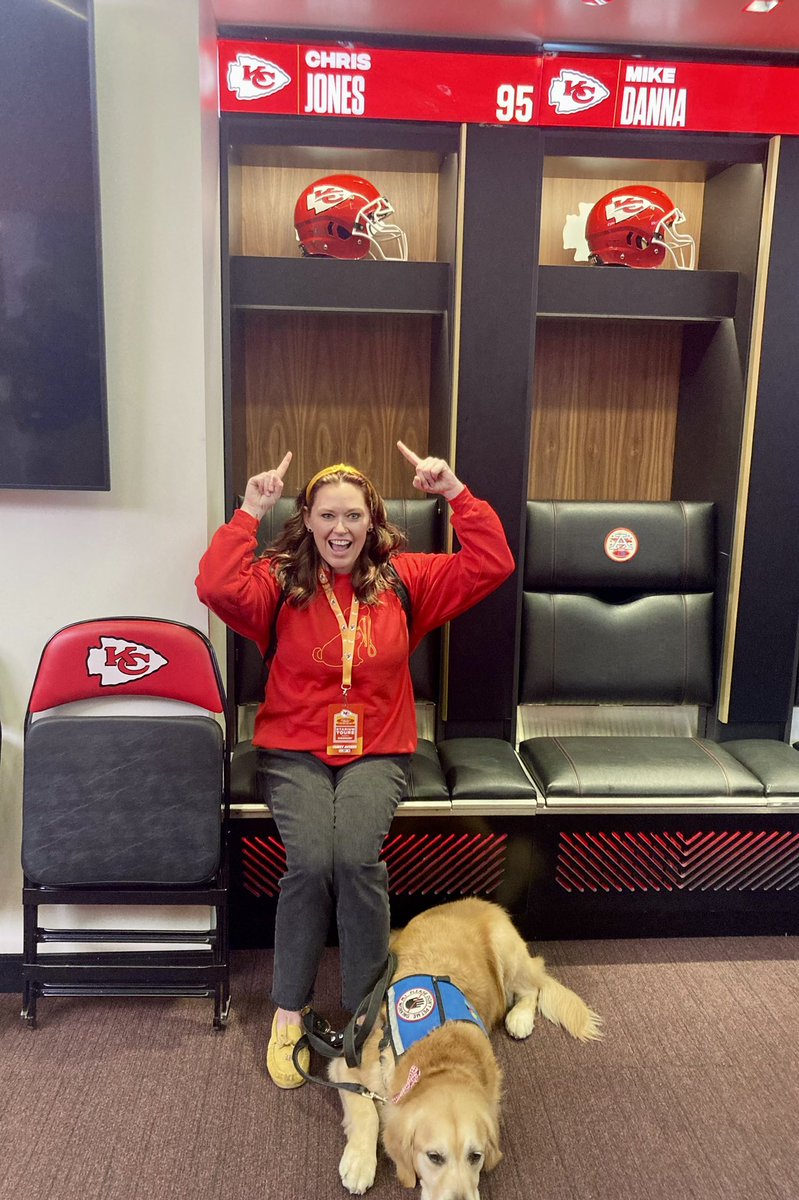 ServiceRudy's tweet photo. @IowaPBS @Chiefs @PatrickMahomes @StoneColdJones @Chiefs @DeafinitelyDogs https://t.co/6pE7aufmJ0