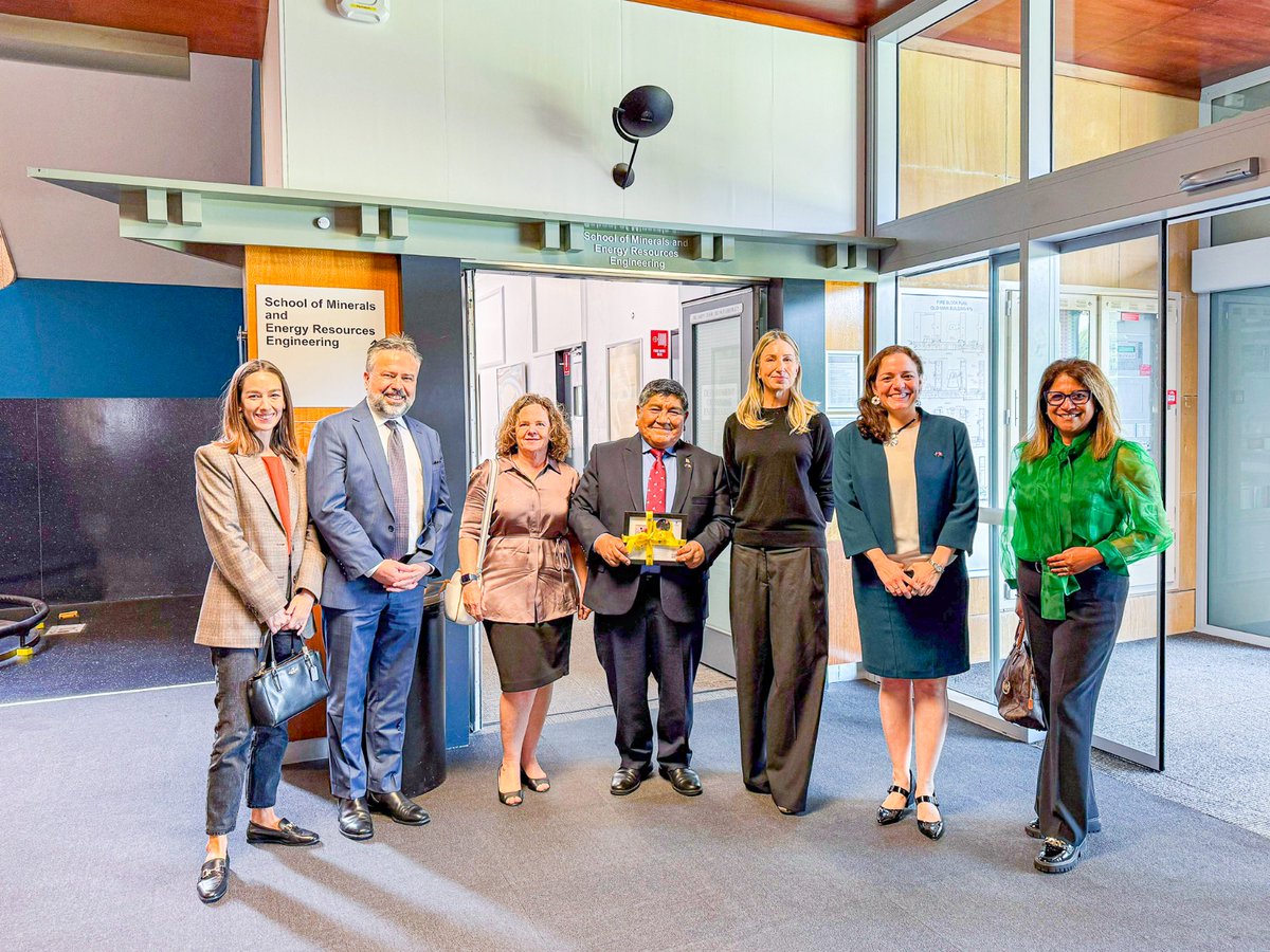 🔴 #IMARC2024 | Delegación peruana, liderada por el ministro Rómulo Mucho, visitó la Universidad de New South Wales (UNSW) en Sídney, una de las más prestigiosas de Australia, por sus investigaciones en la Escuela de Minerales e Ingeniería de Recursos energéticos.