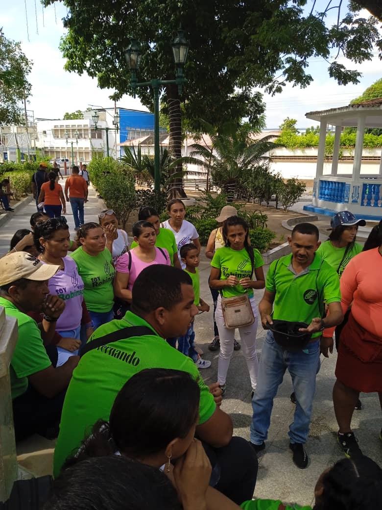 mrobinsonapure's tweet photo. Acto con motivo de la celebración del natalicio de Simón Narciso de Jesus Rodríguez Carreño, dirigido por el Coord. Regional Académico Licdo. Xavier Flores 
@nicolasmaduro
@hectorodriguezcastro
@Sociabolivarian 
@wilmerodriguezv
@marys_orasma https://t.co/C8Kwjr6ebJ