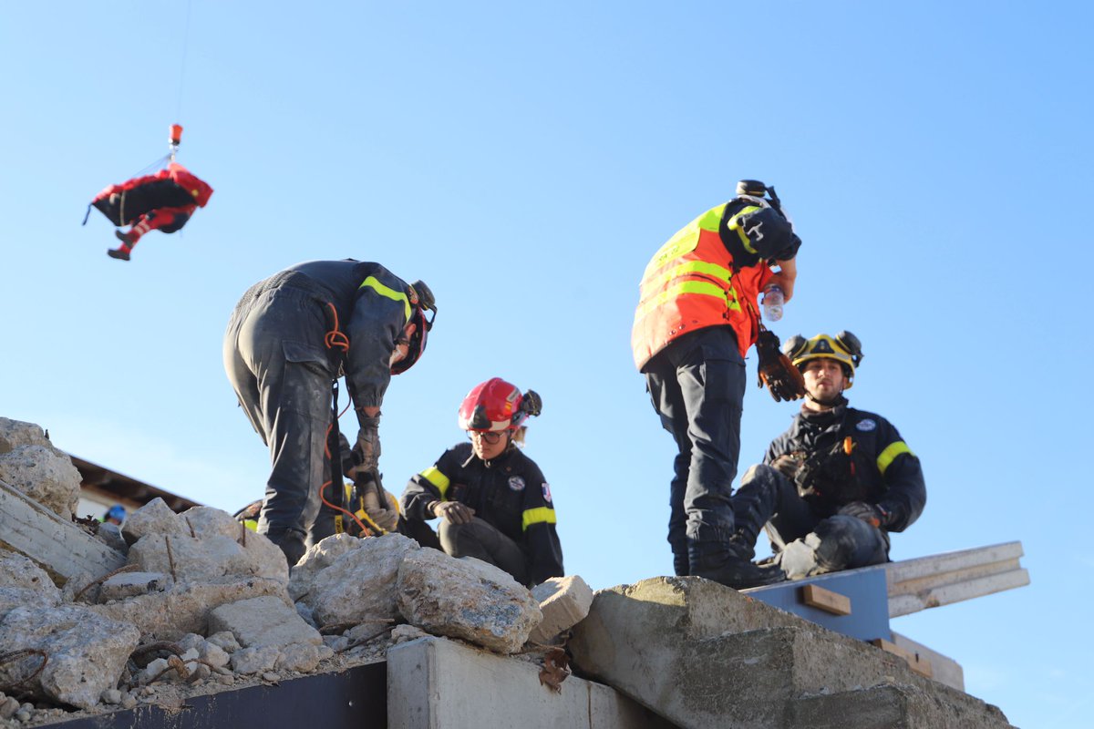 SecCivileFrance's tweet image. 🇩🇪 En prévision de leur re-classification #INSARAG, certifiée par l&apos;@ONU_fr, les sapeurs-sauveteurs de l&apos;@uiisc1 ont participé à l&apos;exercice européen de grande-ampleur #Magnitude en #Allemagne aux côtés d&apos;équipes grecques, autrichiennes et suisses.

👉 Simulant un tremblement de…