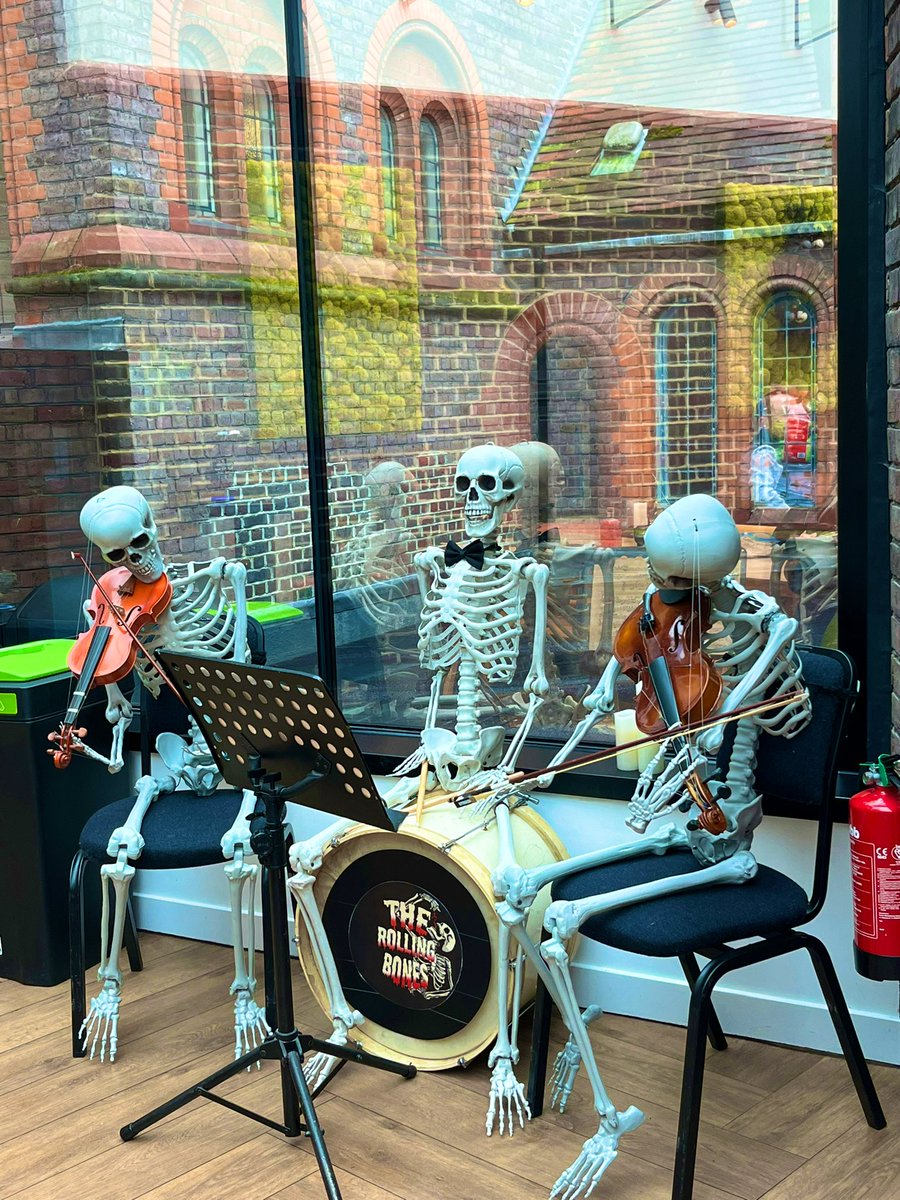 GraceLSDavidson's tweet image. It’s a wrap recording 🎤🎧@wisemandebbie soundtrack for the new BBC1 📺 series of Wolf Hall 2 ‘The Mirror &amp;amp; The Light @AIRstudios this morning. Now it’s straight to @HeathrowAirport 🚕 T5 - Bilbao for me to join  @LOTRConcerts ✈️ 🇪🇸 #busyweek #Monday #October #London #Spain